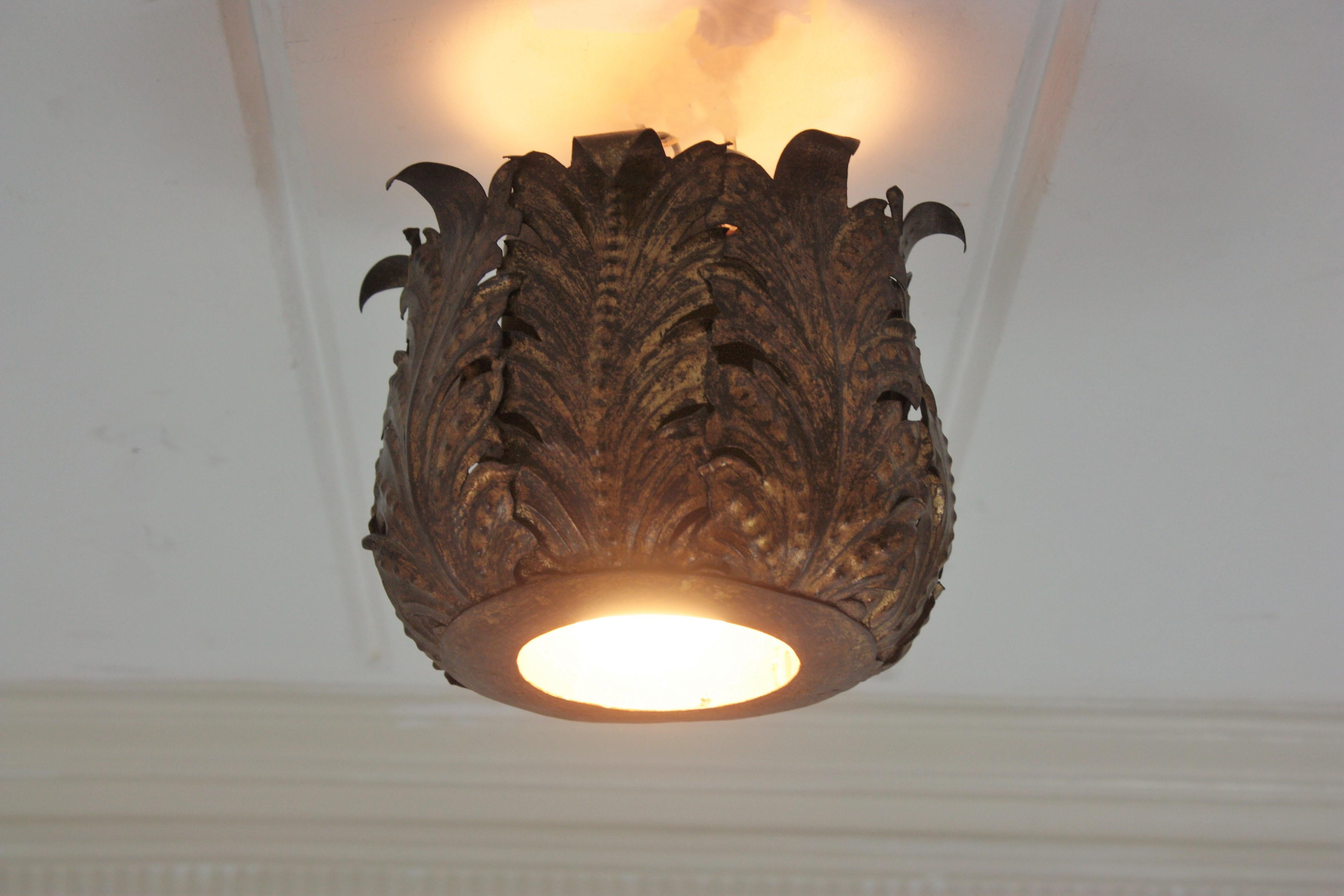Foliage Crown Ceiling Light Fixture in Gilt Metal For Sale 4