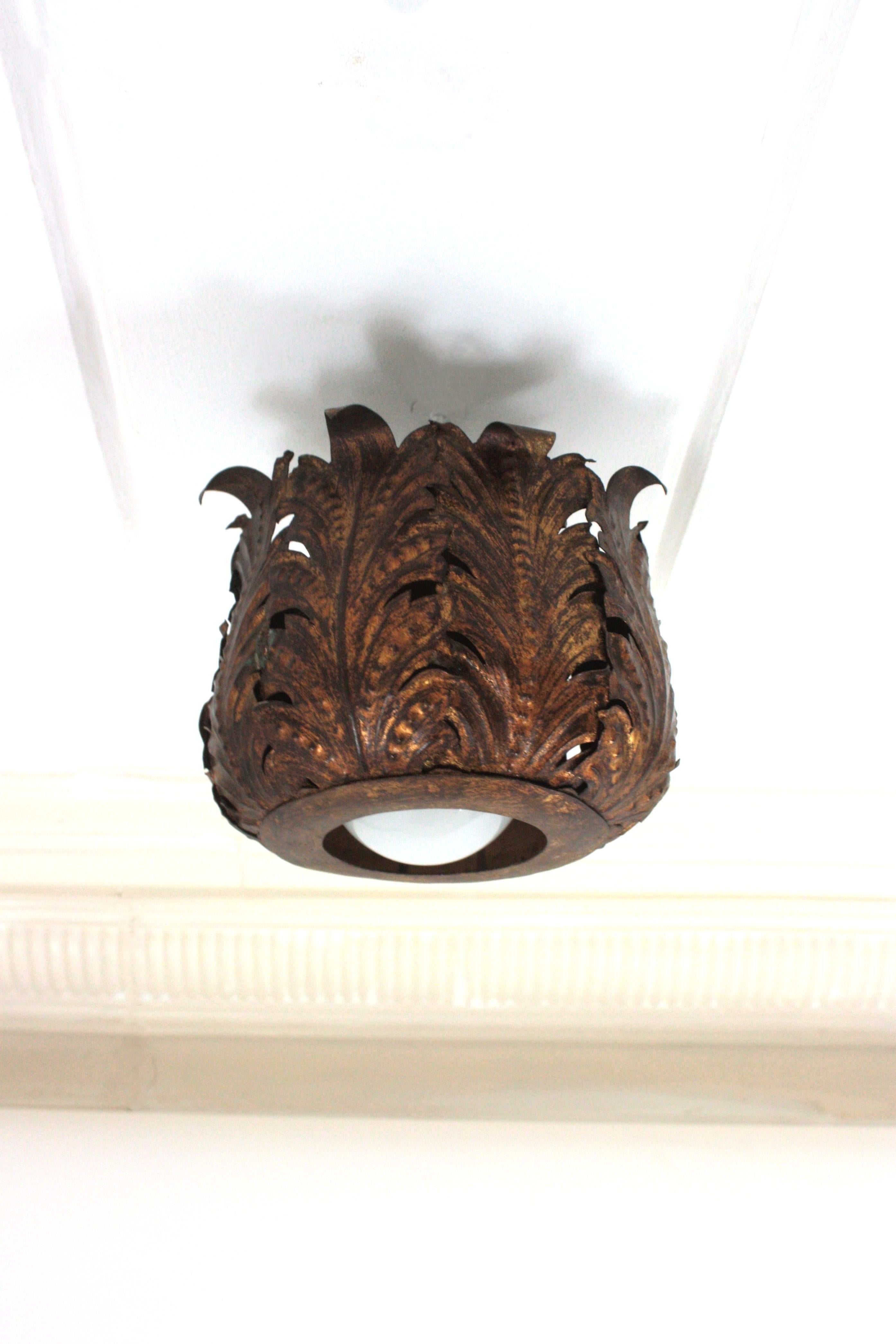 Foliage Crown Ceiling Light Fixture in Gilt Metal For Sale 5