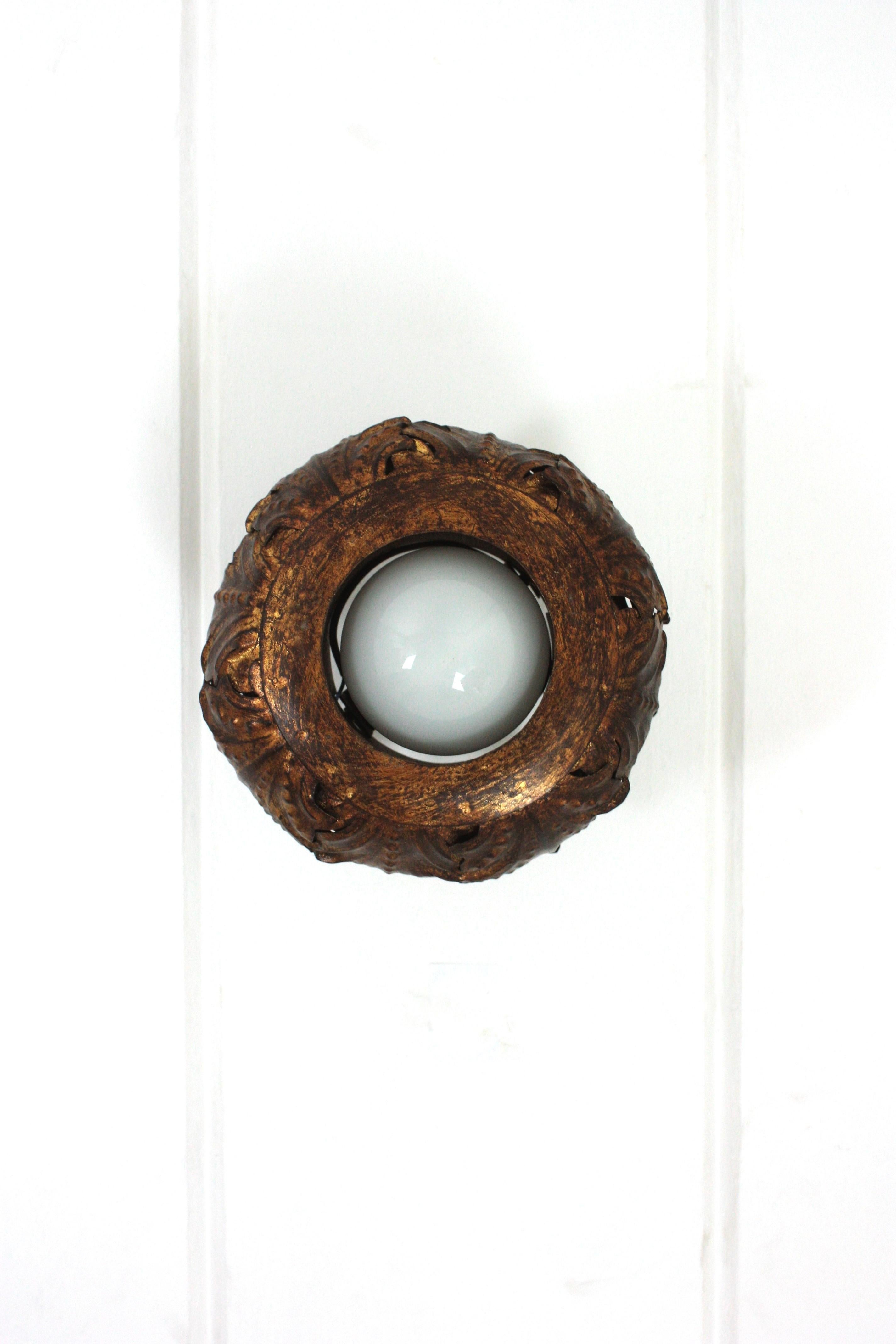 Foliage Crown Ceiling Light Fixture in Gilt Metal For Sale 8