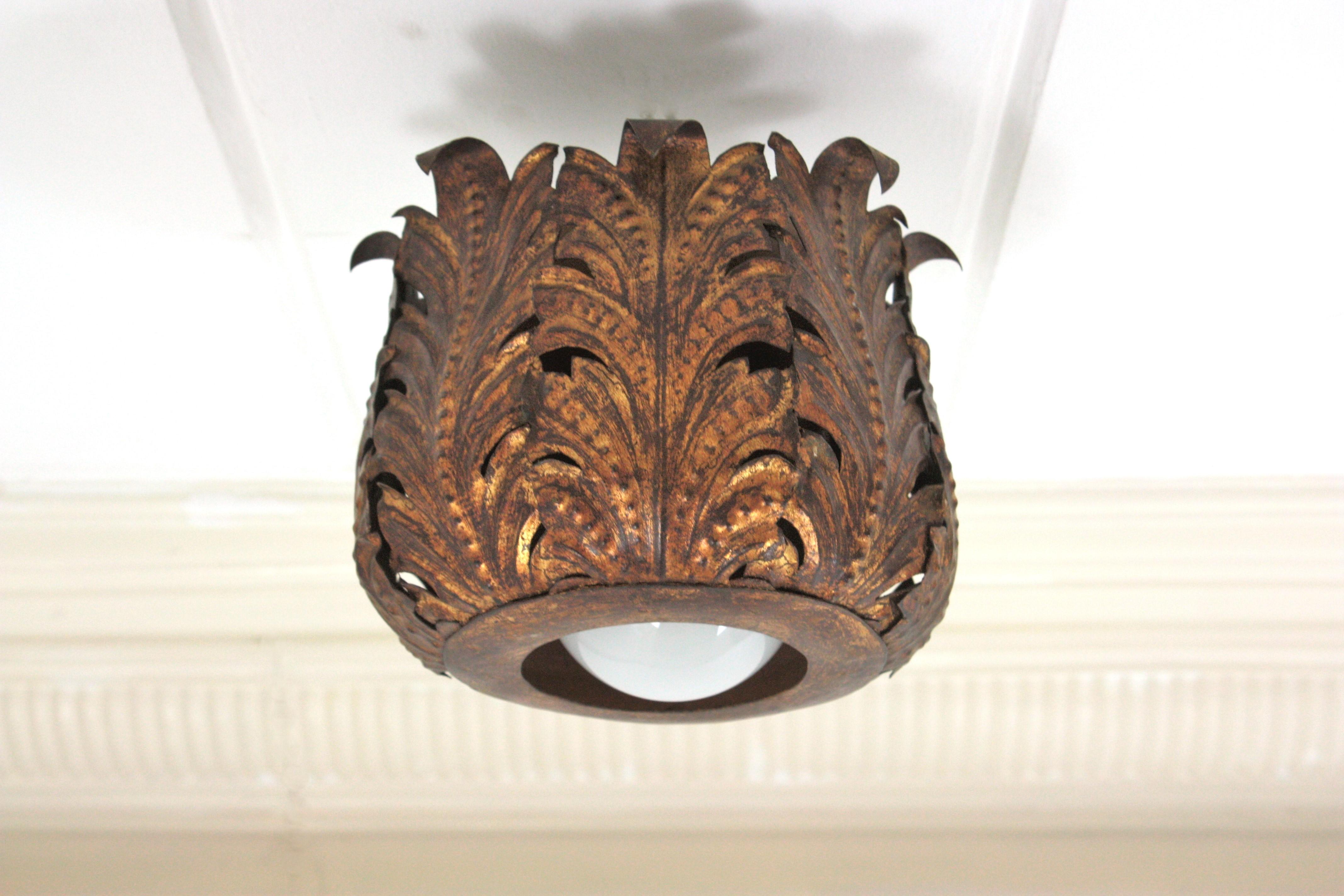 Foliage Crown Ceiling Light Fixture in Gilt Metal For Sale 1