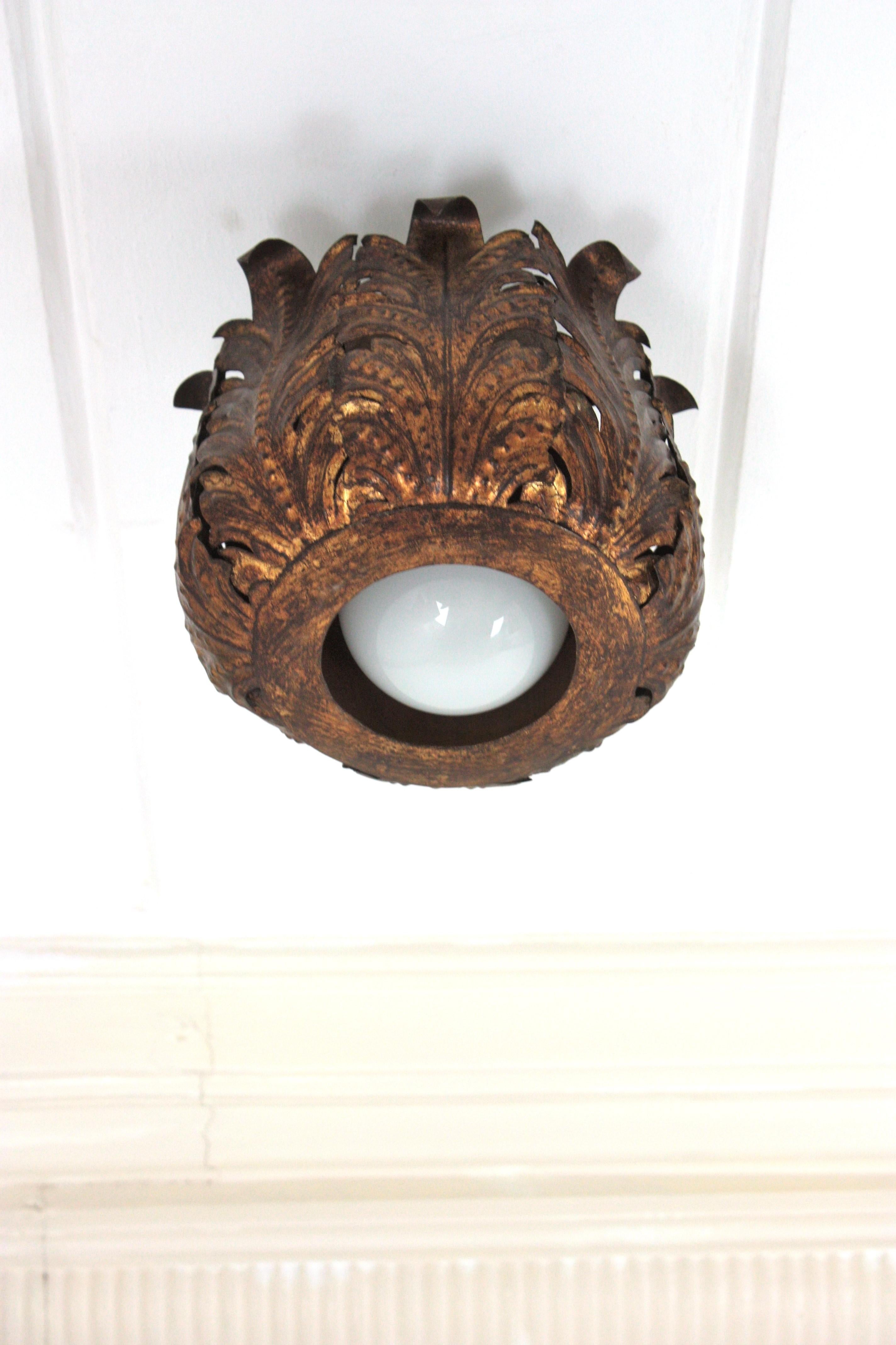 Foliage Crown Ceiling Light Fixture in Gilt Metal For Sale 2