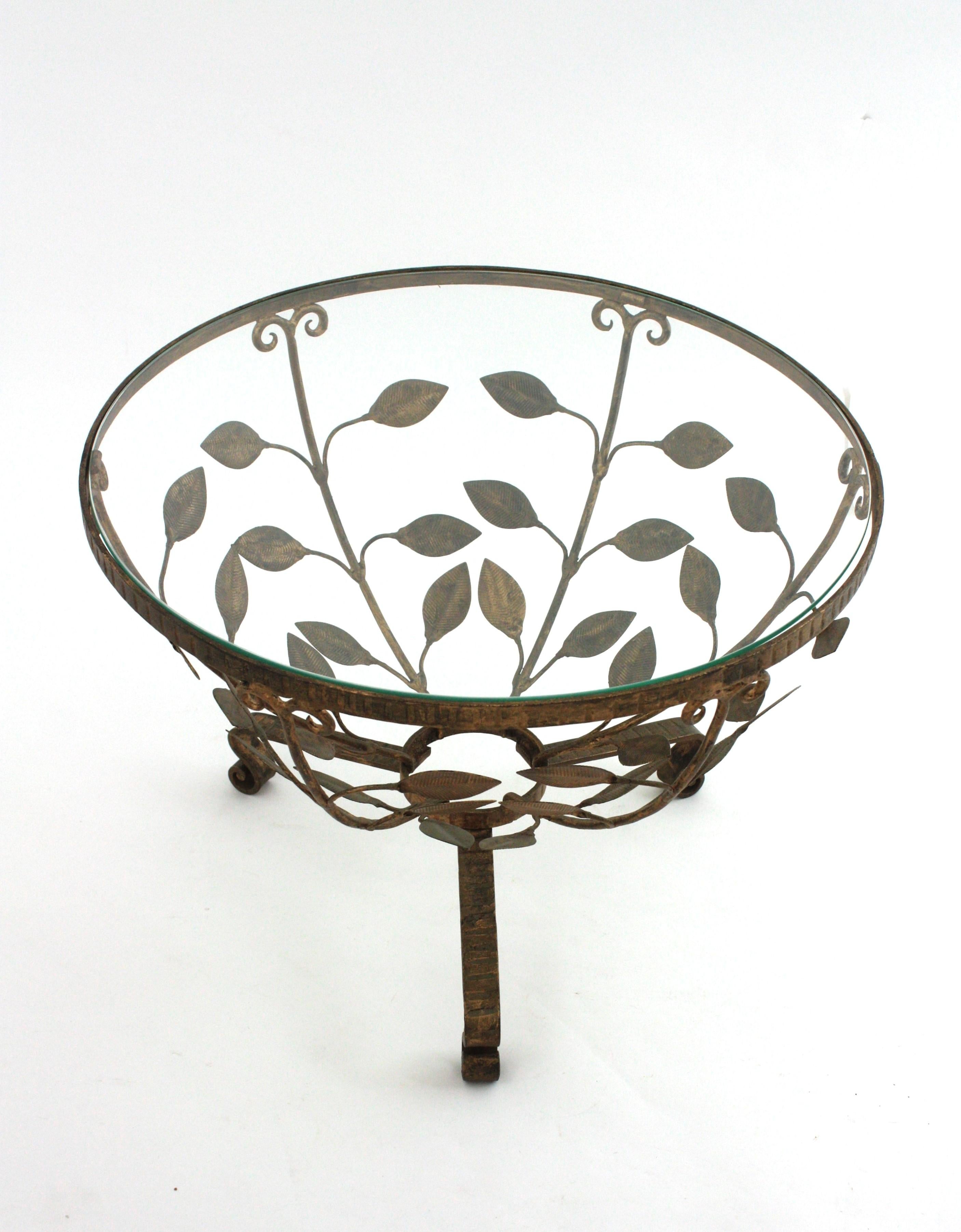 Glass Foliage Drinks Coffee Table / Side Table in Gilt Iron by Ferro Art, Spain 1950 For Sale