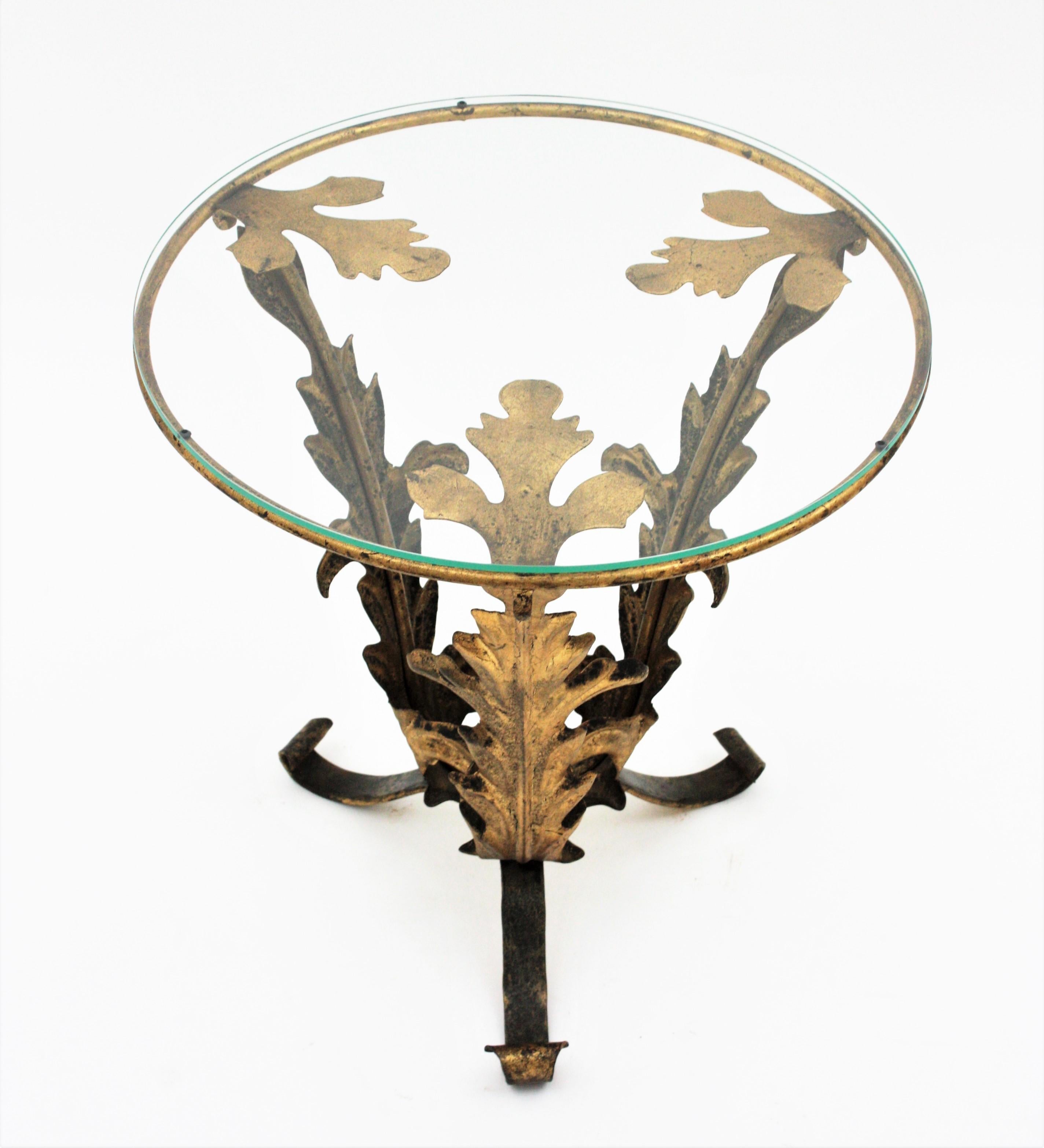 Hollywood Regency Table à boissons ou table d'appoint Foliage en fer doré, Espagne, années 1940 en vente