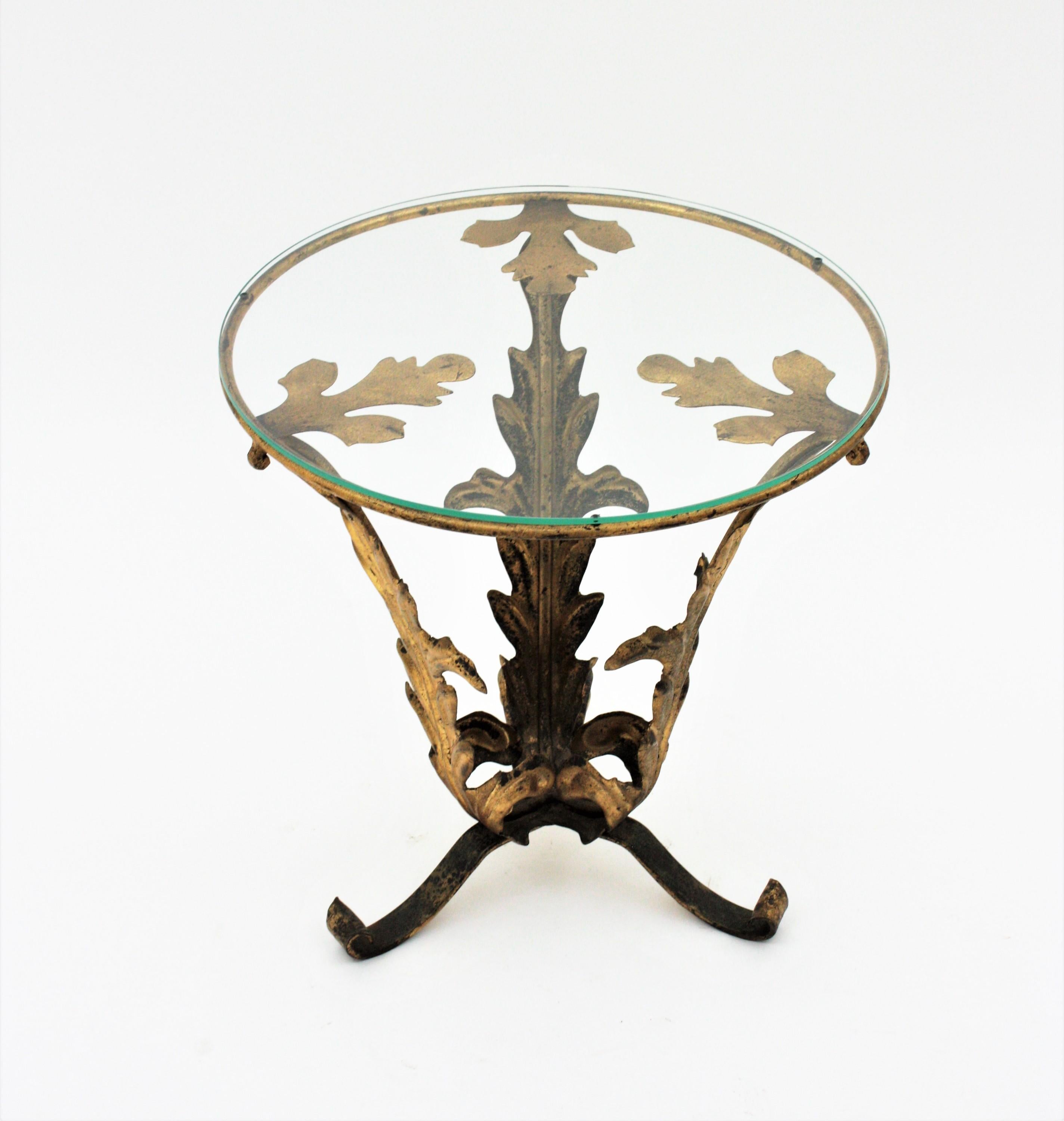 Verre Table à boissons ou table d'appoint Foliage en fer doré, Espagne, années 1940 en vente