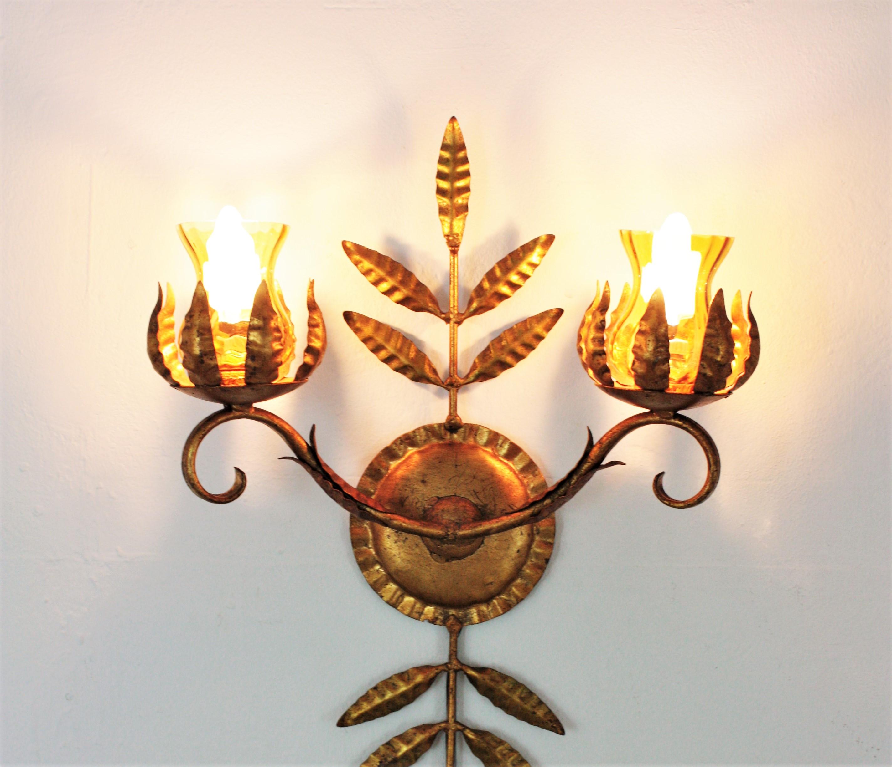 20th Century Pair of Spanish Wall Sconces in Gilt Iron and Amber Glass For Sale