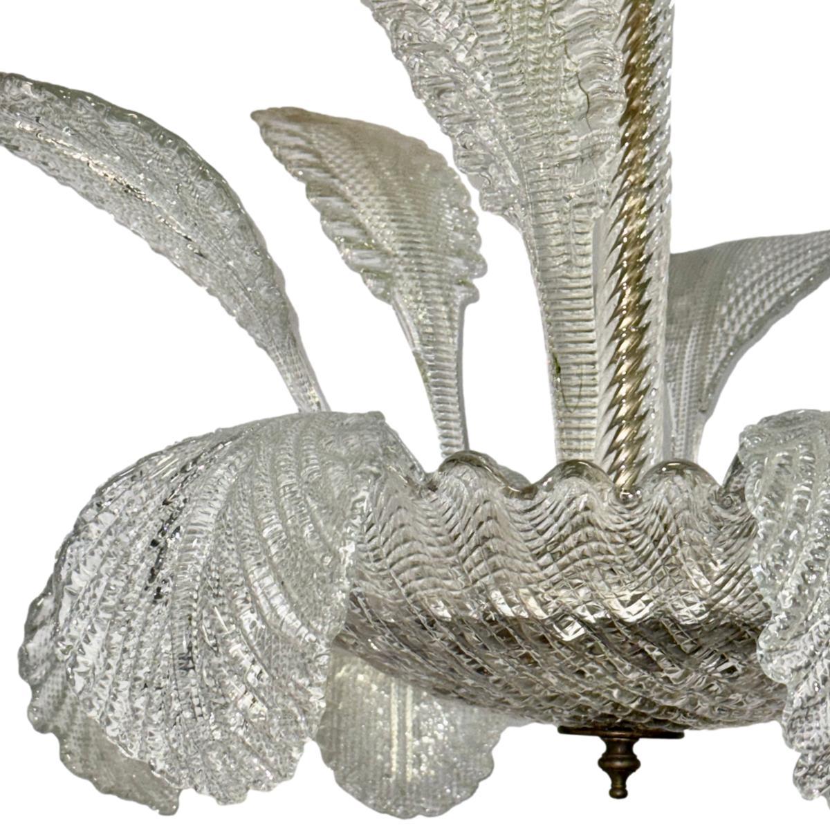 Italiano Lampadario in vetro con fogliame in vendita