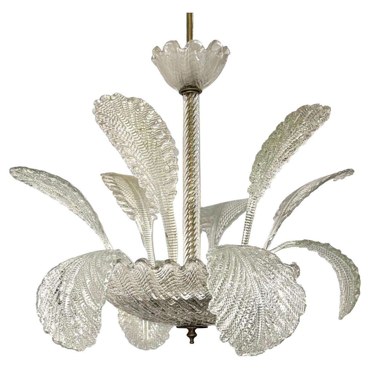 Lampadario in vetro con fogliame