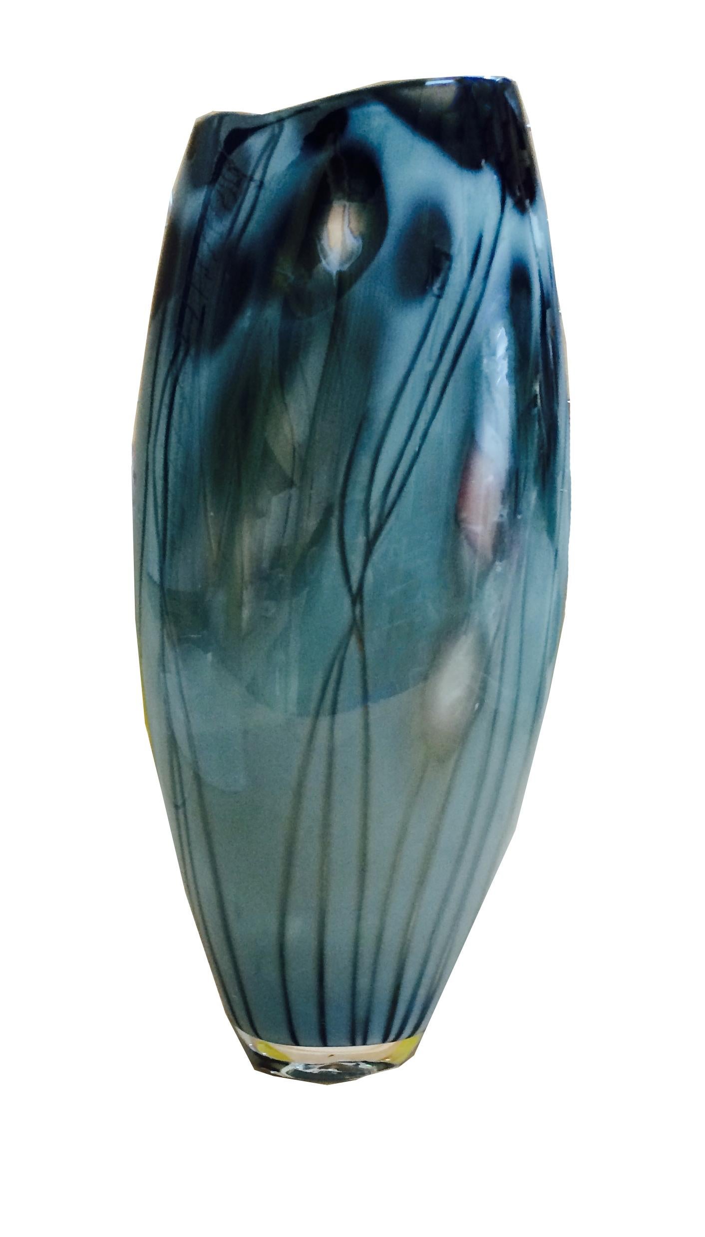 Gravé Vase à grappes de feuillage de Michele Oberdieck en vente