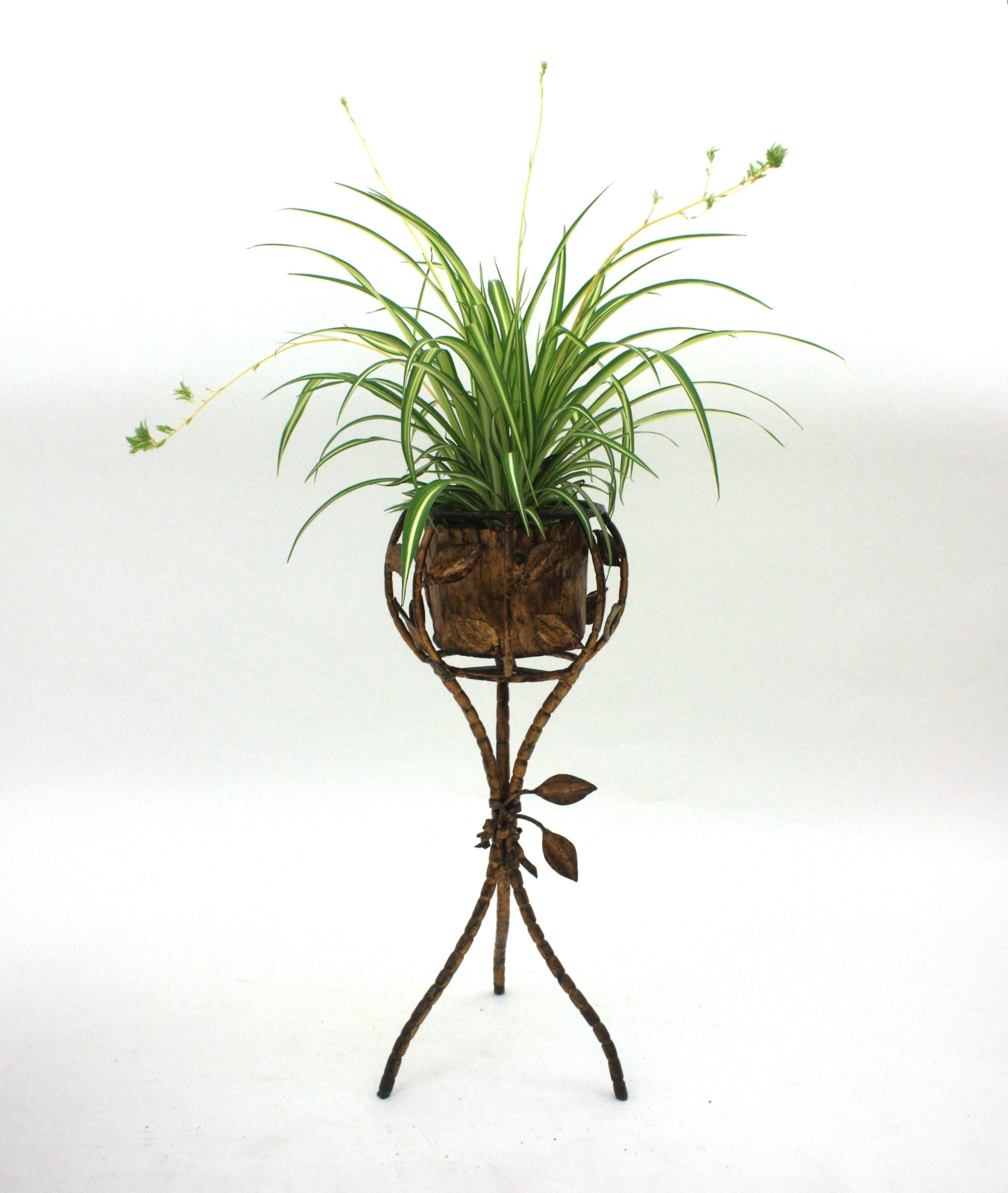 Cubitera / Jardinera para Champán Foliage sobre Soporte, Hierro Dorado Imitación Bambú siglo XX en venta