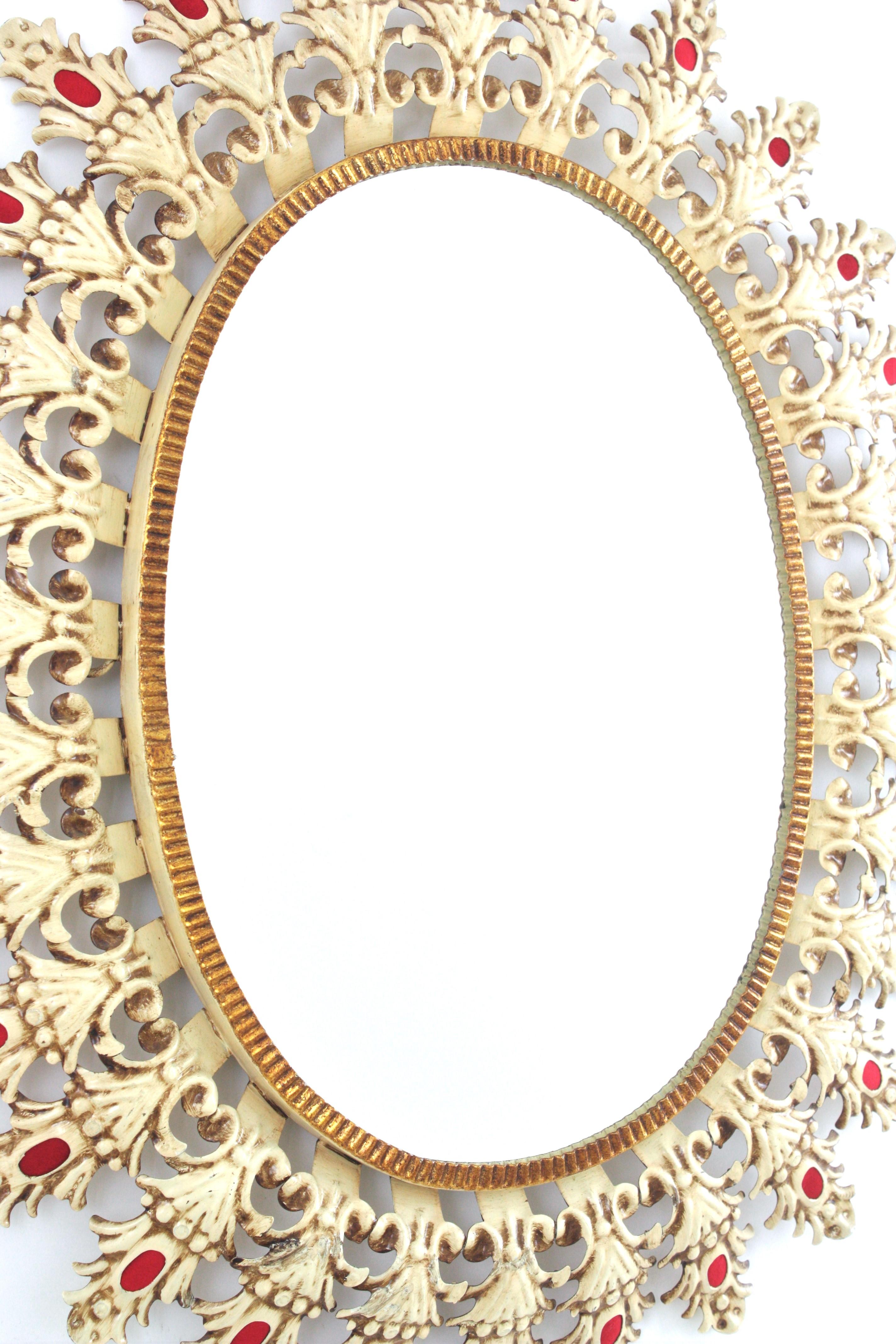 Laqué Miroir ovale ensoleillé Foliage, fer laqué beige et velours rouge, années 1950 en vente