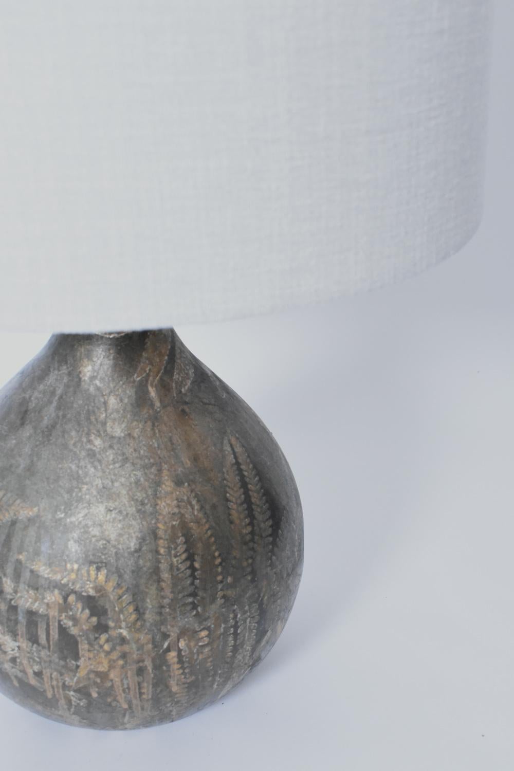 French Foliage pattern painted glass lamp, 1960s For Sale