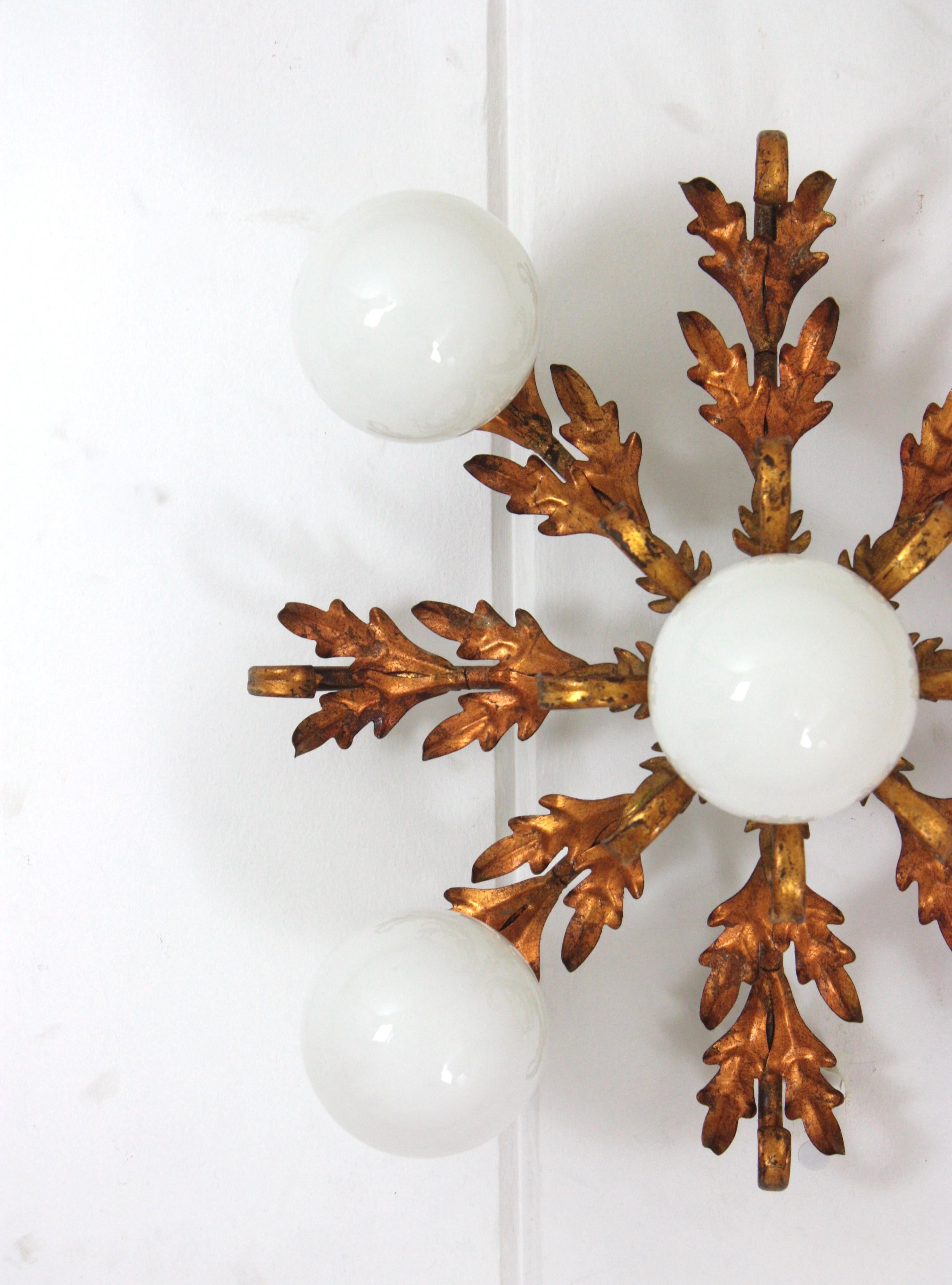 Foliage Starburst Light Fixture / Kronleuchter, vergoldetes Eisen & Opalgläser, 1950 im Angebot 2