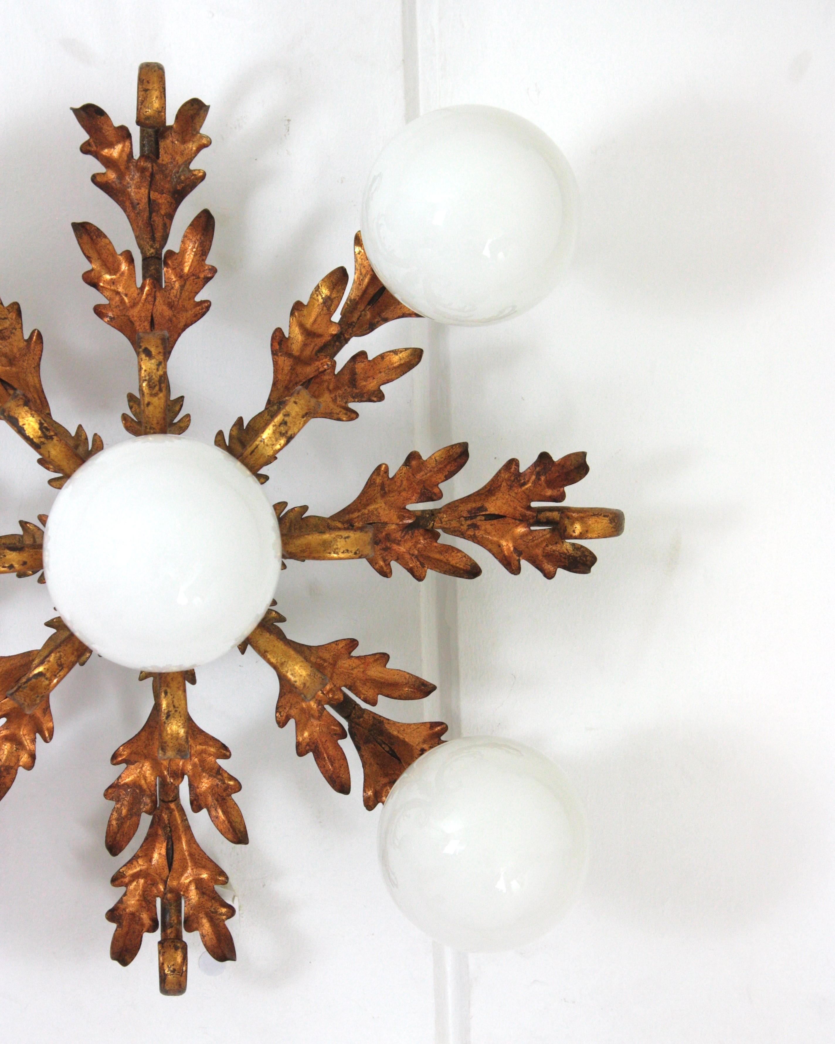 Foliage Starburst Light Fixture / Kronleuchter, vergoldetes Eisen & Opalgläser, 1950 im Angebot 3