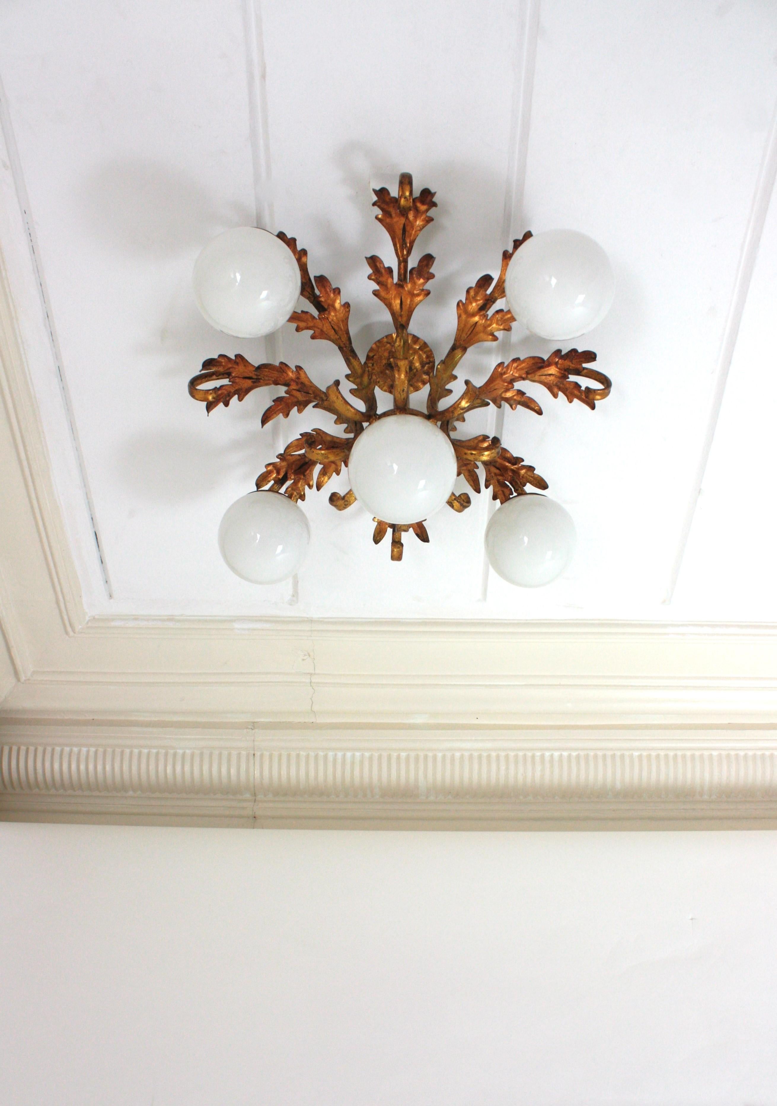 Foliage Starburst Light Fixture / Kronleuchter, vergoldetes Eisen & Opalgläser, 1950 im Angebot 4