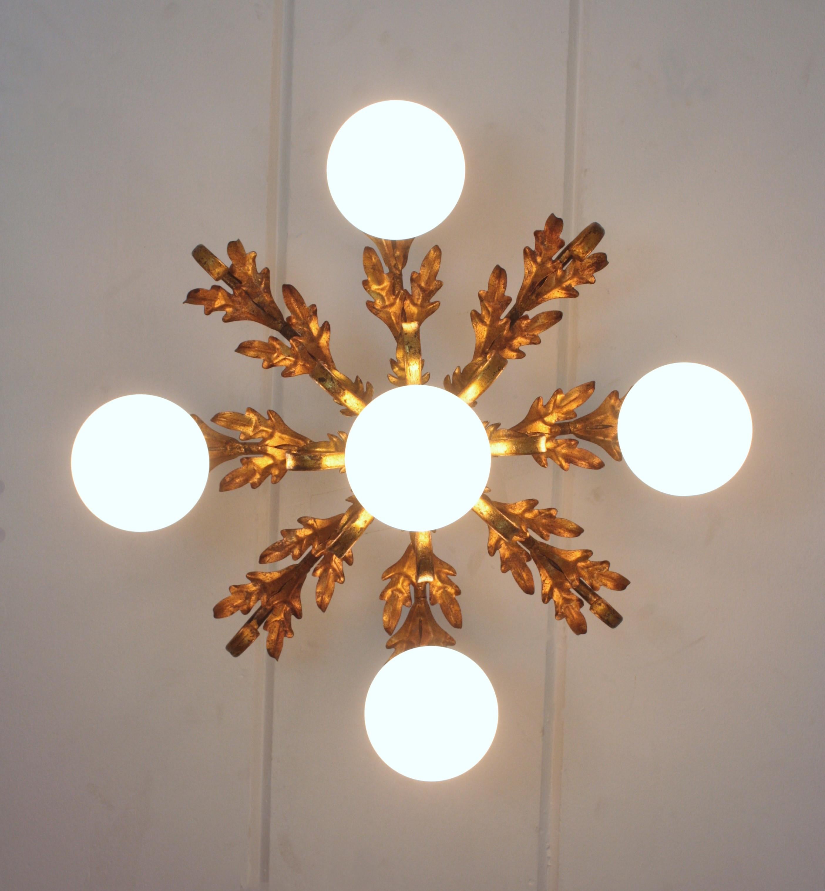 Foliage Starburst Light Fixture / Kronleuchter, vergoldetes Eisen & Opalgläser, 1950 (20. Jahrhundert) im Angebot