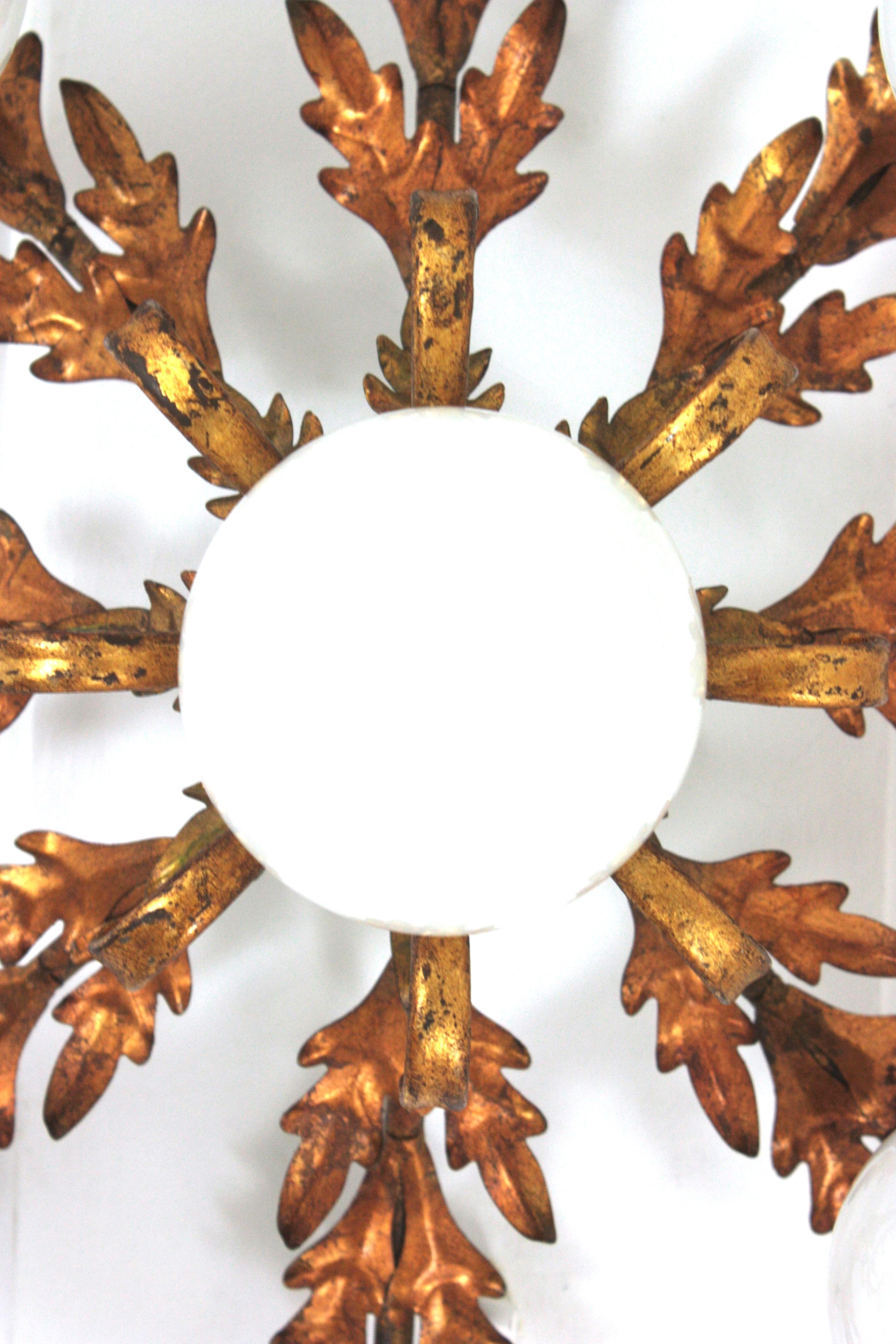Foliage Starburst Light Fixture / Kronleuchter, vergoldetes Eisen & Opalgläser, 1950 im Angebot 1