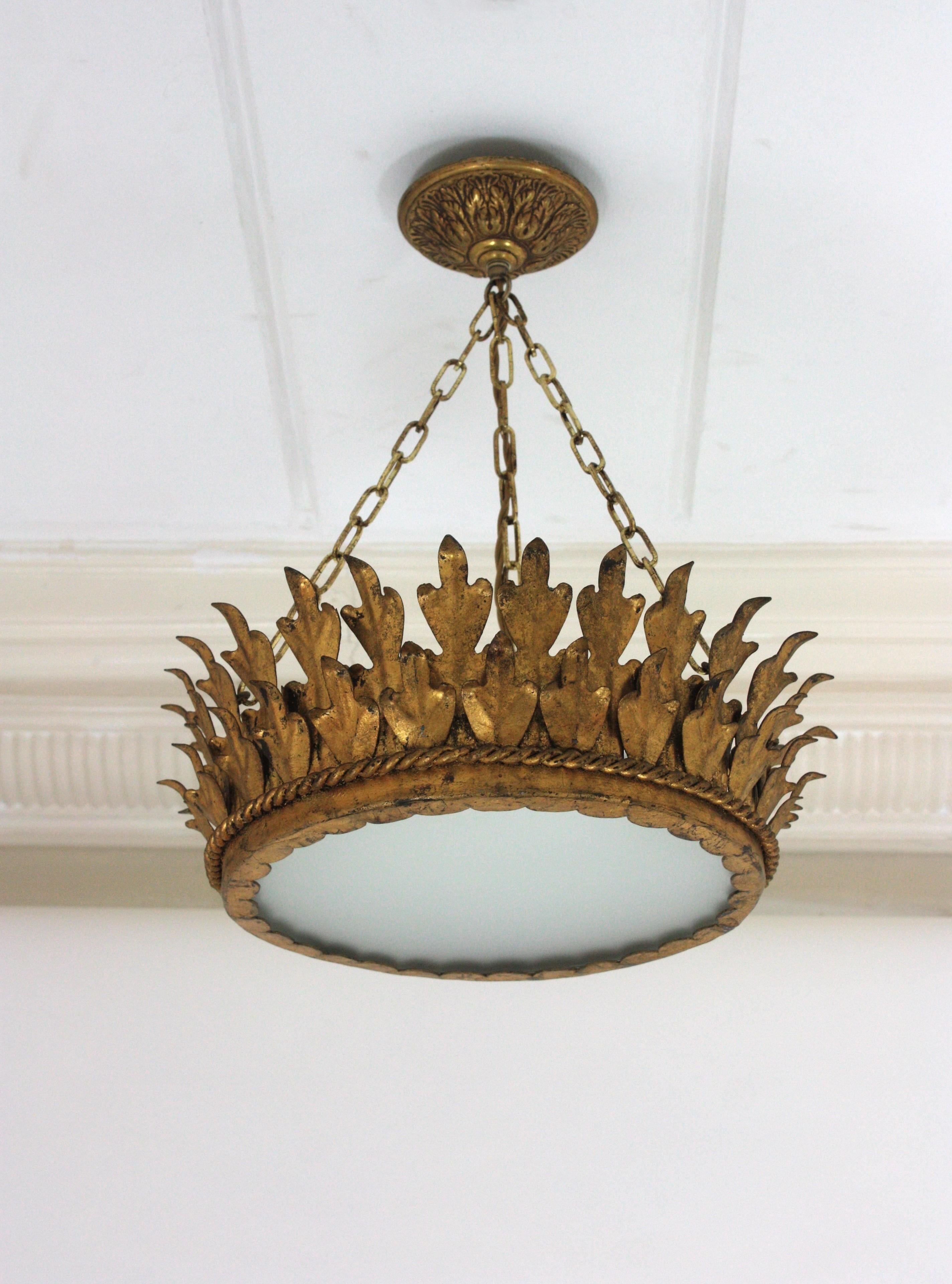 Foliage Sunburst Crown Ceiling Light Fixture / Chandelier, Neoclassical, 1940 In Good Condition For Sale In Barcelona, ES