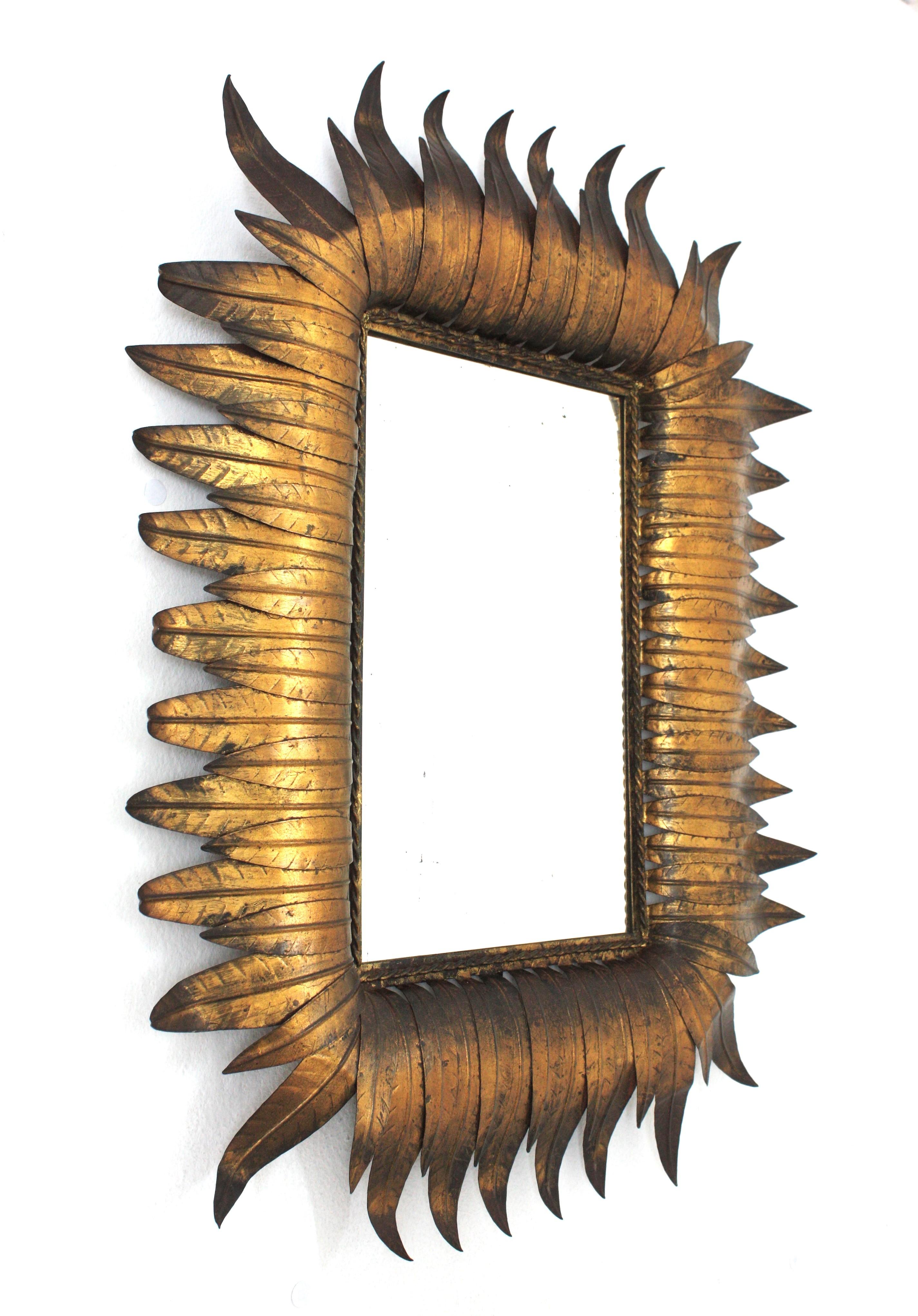 Spagnolo Specchio rettangolare Foliage Sunburst in ferro dorato, Hollywood Regency in vendita