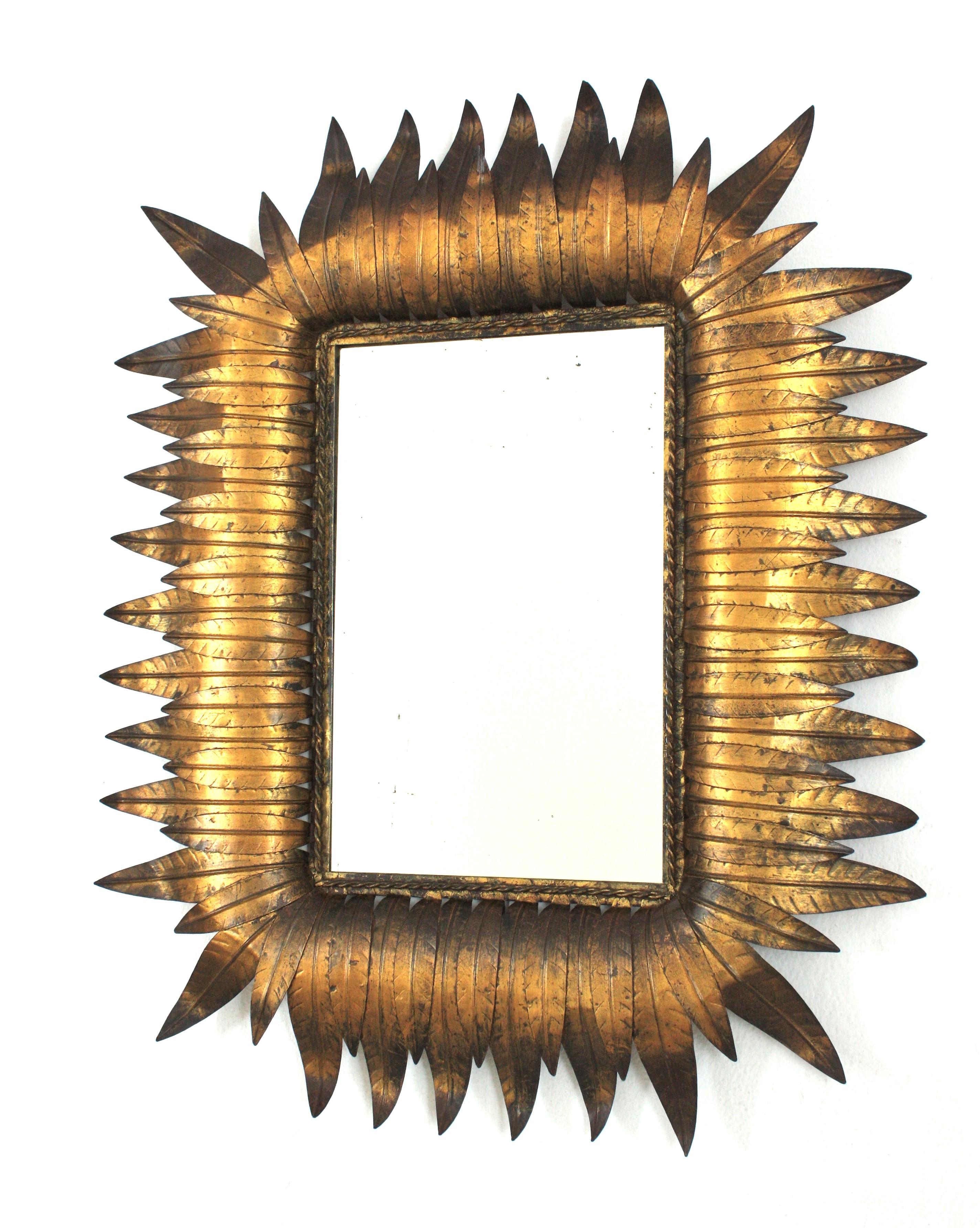 Specchio rettangolare Foliage Sunburst in ferro dorato, Hollywood Regency in vendita 1