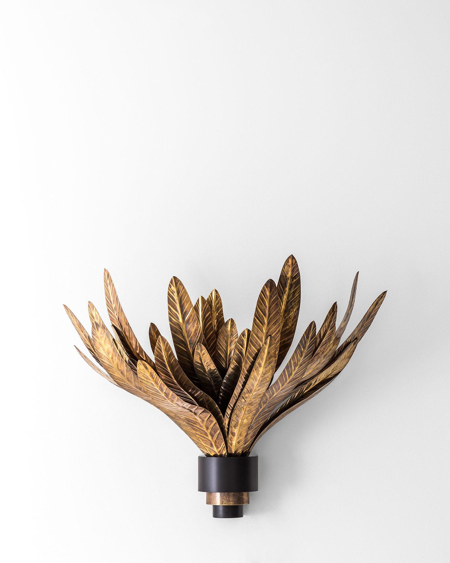 Wall lamp in matte black painted brass and polished oxidized brass details.
Handcraft decorative leaves in polished oxidized brass.
Progetto Non Finito collection from Dimoremilano, designed by Dimorestudio.
code: LAMPADA049
22% VAT WILL BE ADDED ON