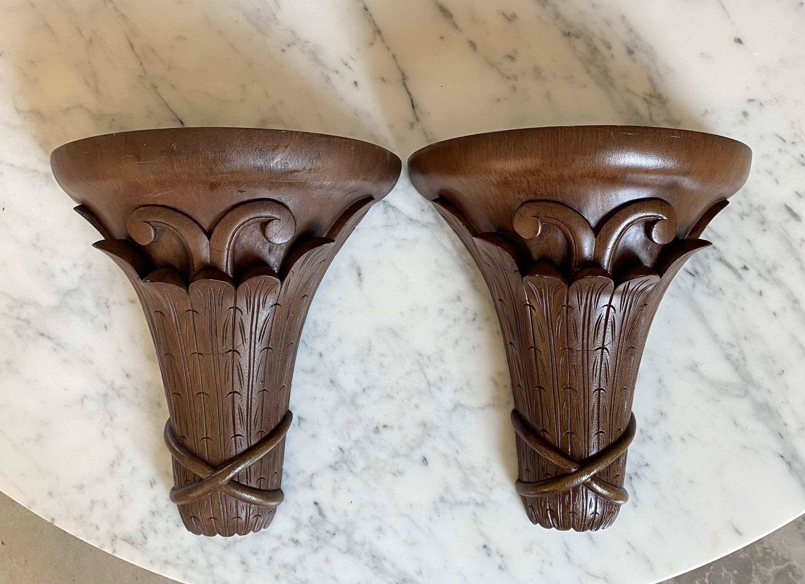 This is a wonderful pair of foliate wall sconce shelves, perfect for adding an elegant and classic touch to any space. Beautifully crafted, each sconce features intricate leaf motifs with a crossed twine detail, all highlighted in their original