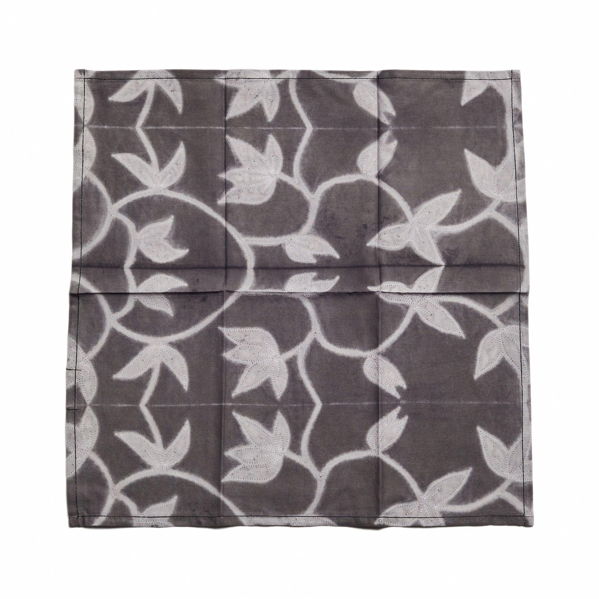 Serviette de table en coton noir anthracite Folio , fait à la main par des artisans ( lot de 4 ) Neuf - En vente à Bloomfield Hills, MI
