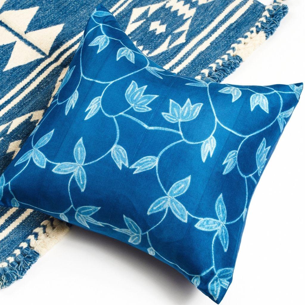 Folio Indigo Floral Pattern Shibori Silk Pillow For Sale 3