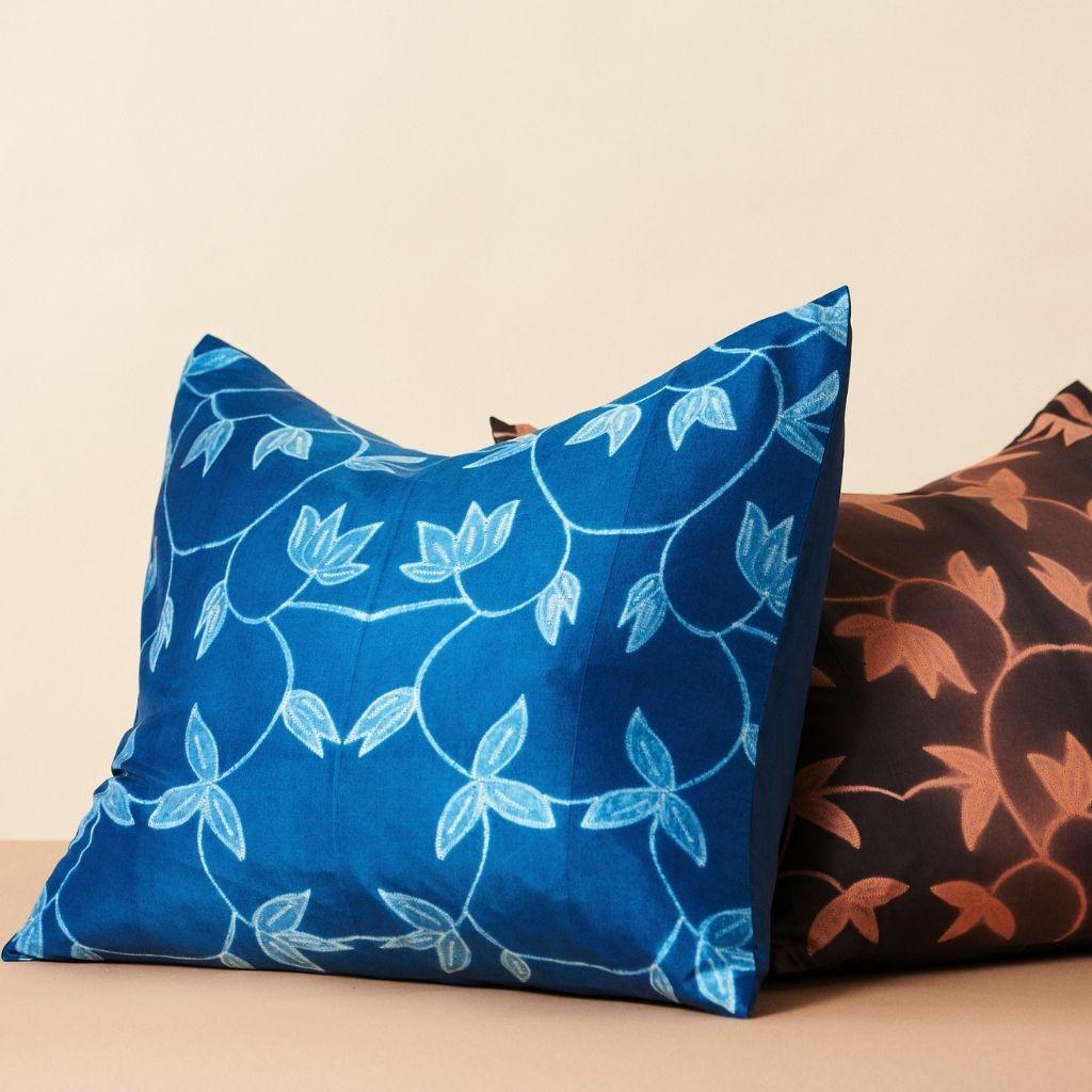 Folio Indigo Floral Pattern Shibori Silk Pillow For Sale 1