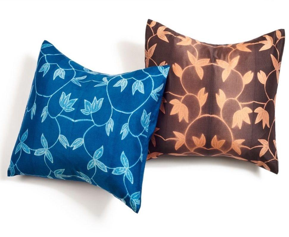 Folio Indigo Floral Pattern Shibori Silk Pillow For Sale 2