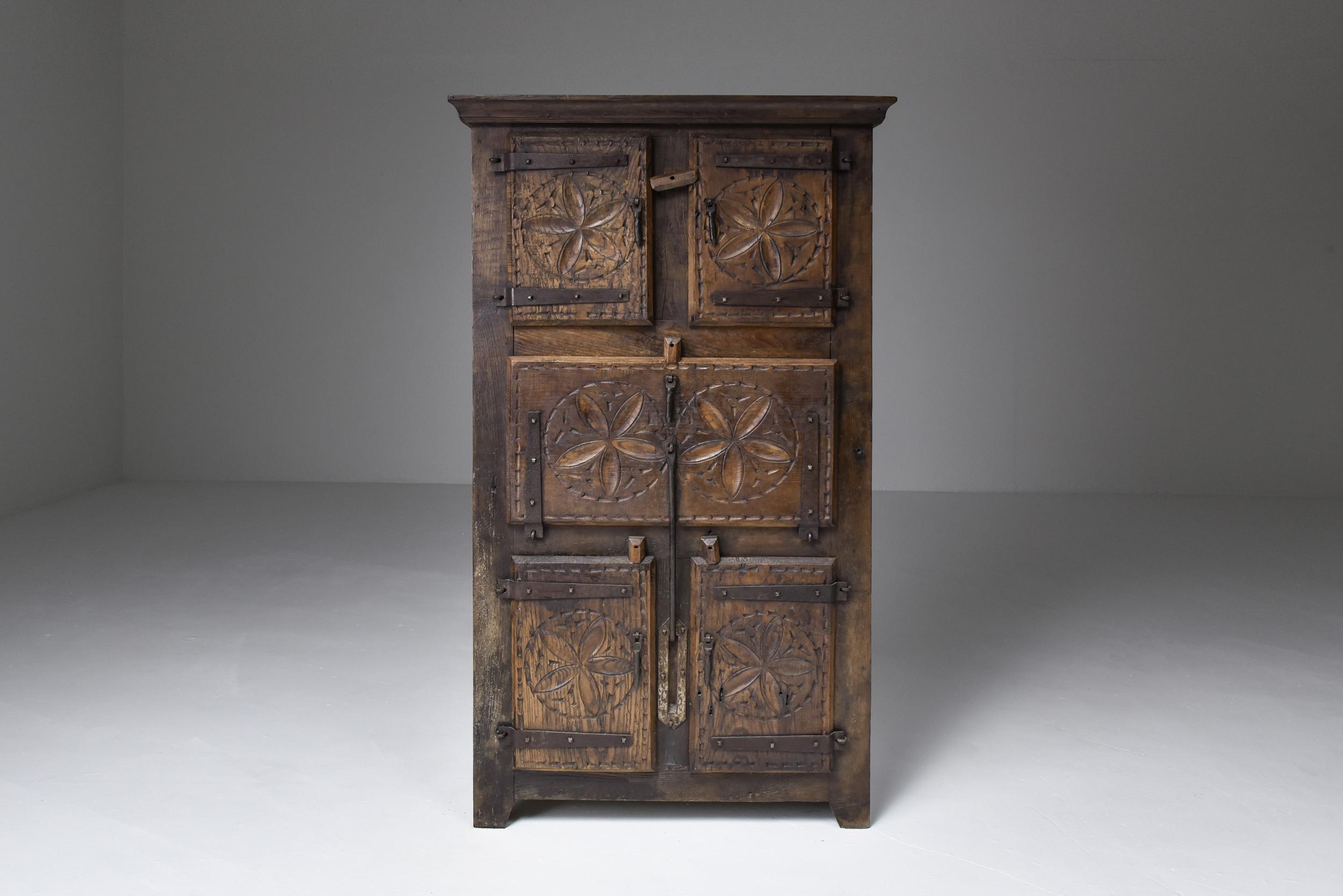 Folk Art Travail Populaire Cabinet, France, 19th Century In Good Condition For Sale In Antwerp, BE