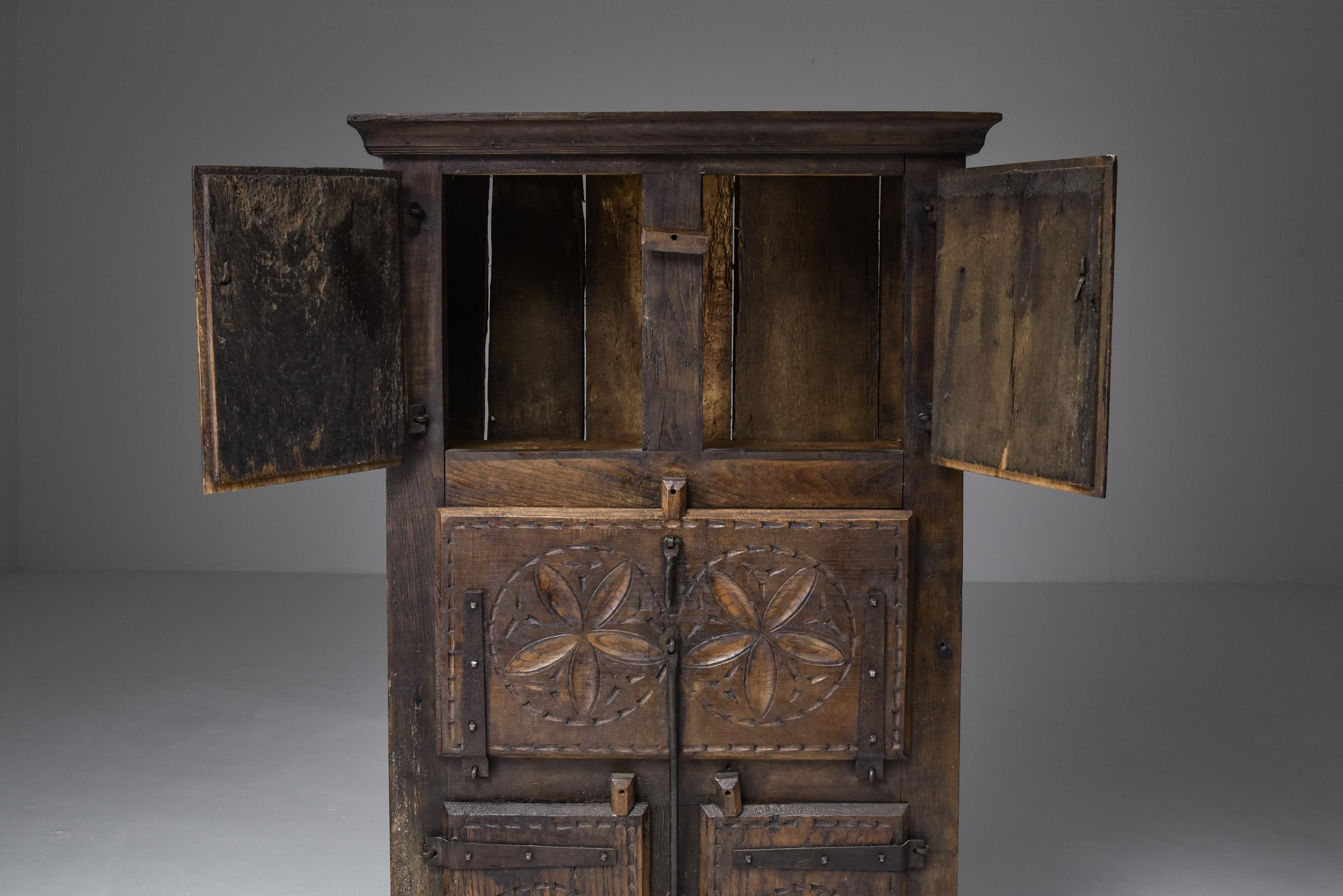 Pine Folk Art Travail Populaire Cabinet, France, 19th Century For Sale