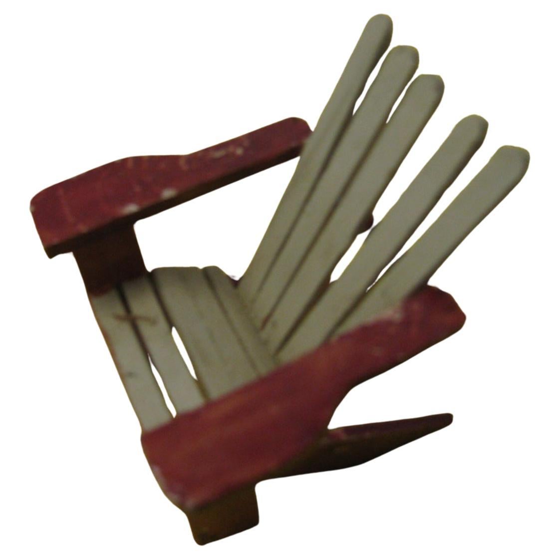 Spettacolare pezzo unico, il set di 7 include una panca a due posti, 3 sedie adirondack in stile classico, 1 sedia a rotelle, 1 tavolo e 1 ombrellone funzionante. Tutti fatti a mano e con vernice originale. Le dimensioni sono: panca- H 3 L 4,25 P 2,