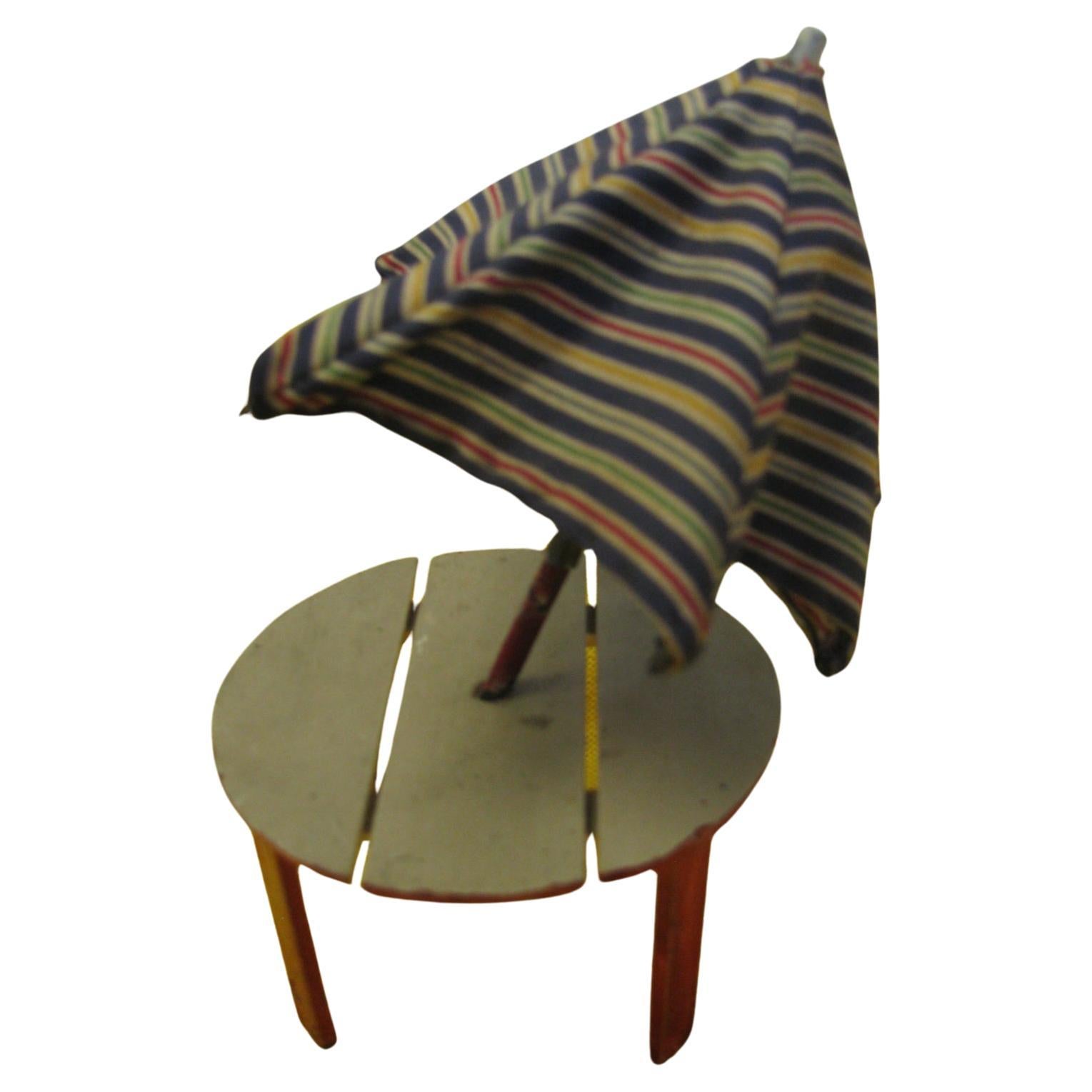 Intagliato a mano Set di 7 pezzi di sedie Adirondack Folk Art con tavolo e Foldes  Ombrello in vendita