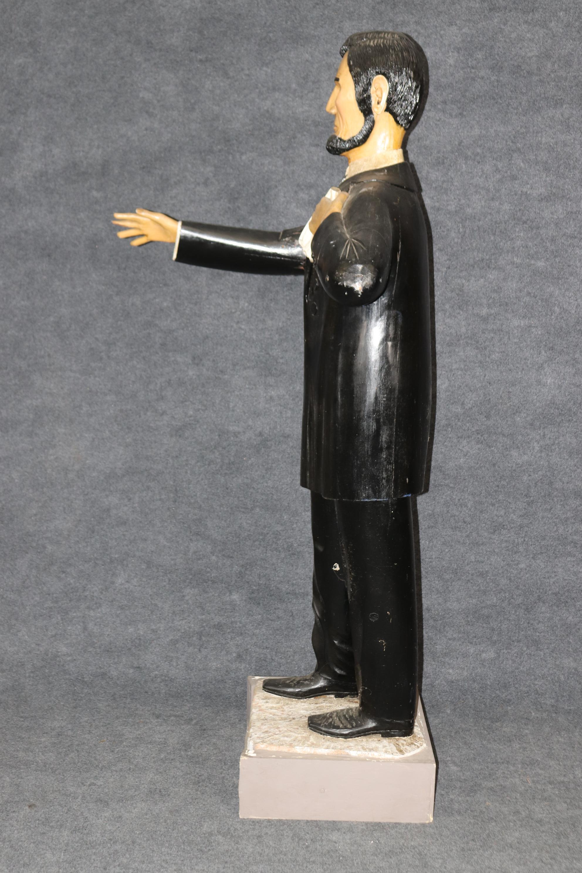 Antike geschnitzte Volkskunst-Statue aus Nussbaumholz von Abraham Lincoln aus der Zeit um 1880 (Walnuss) im Angebot