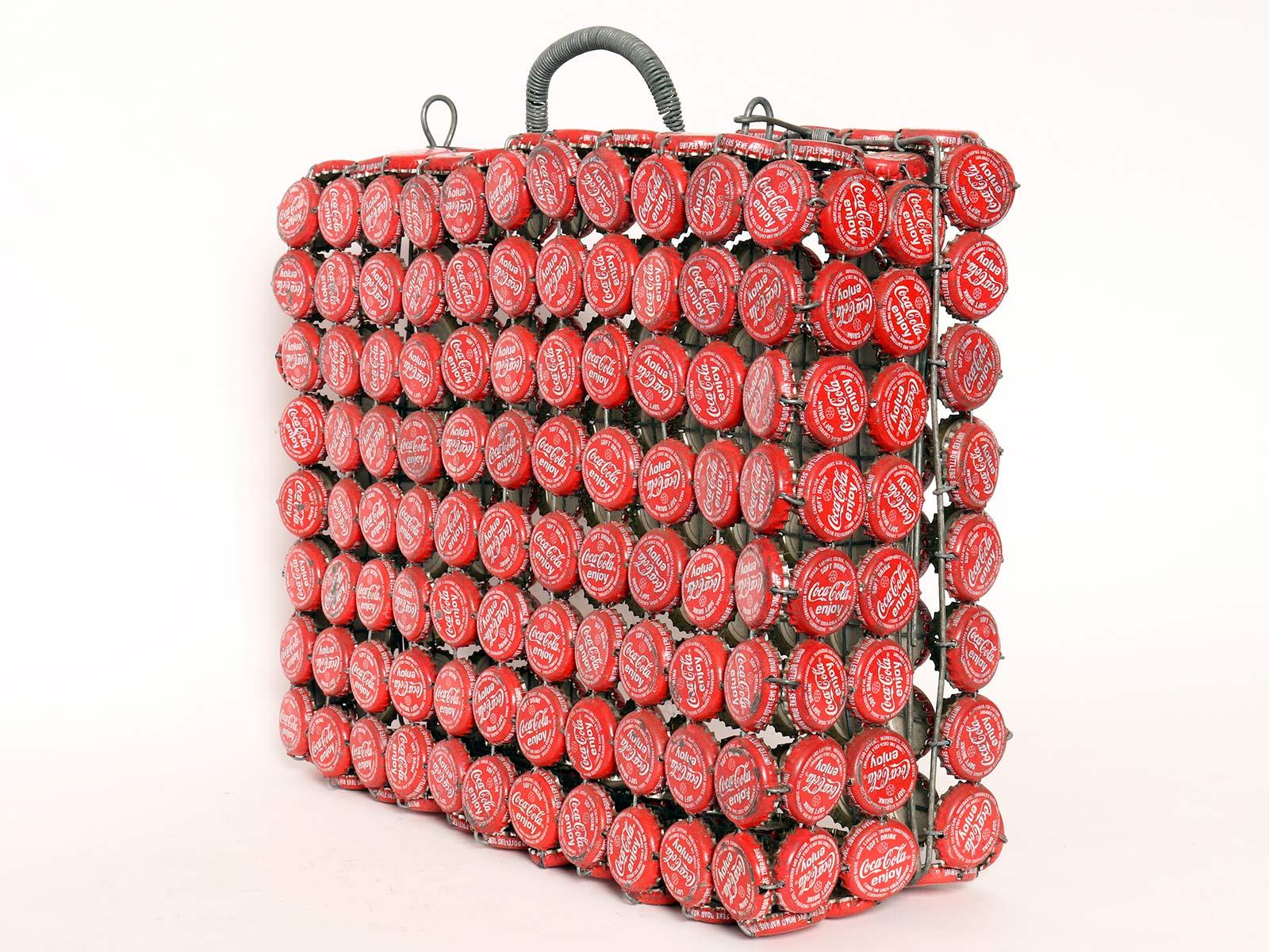 Sac Folk Art, fabriqué à partir de capsules de Coca Cola. Burkina Faso, fin des années 80. en vente 5