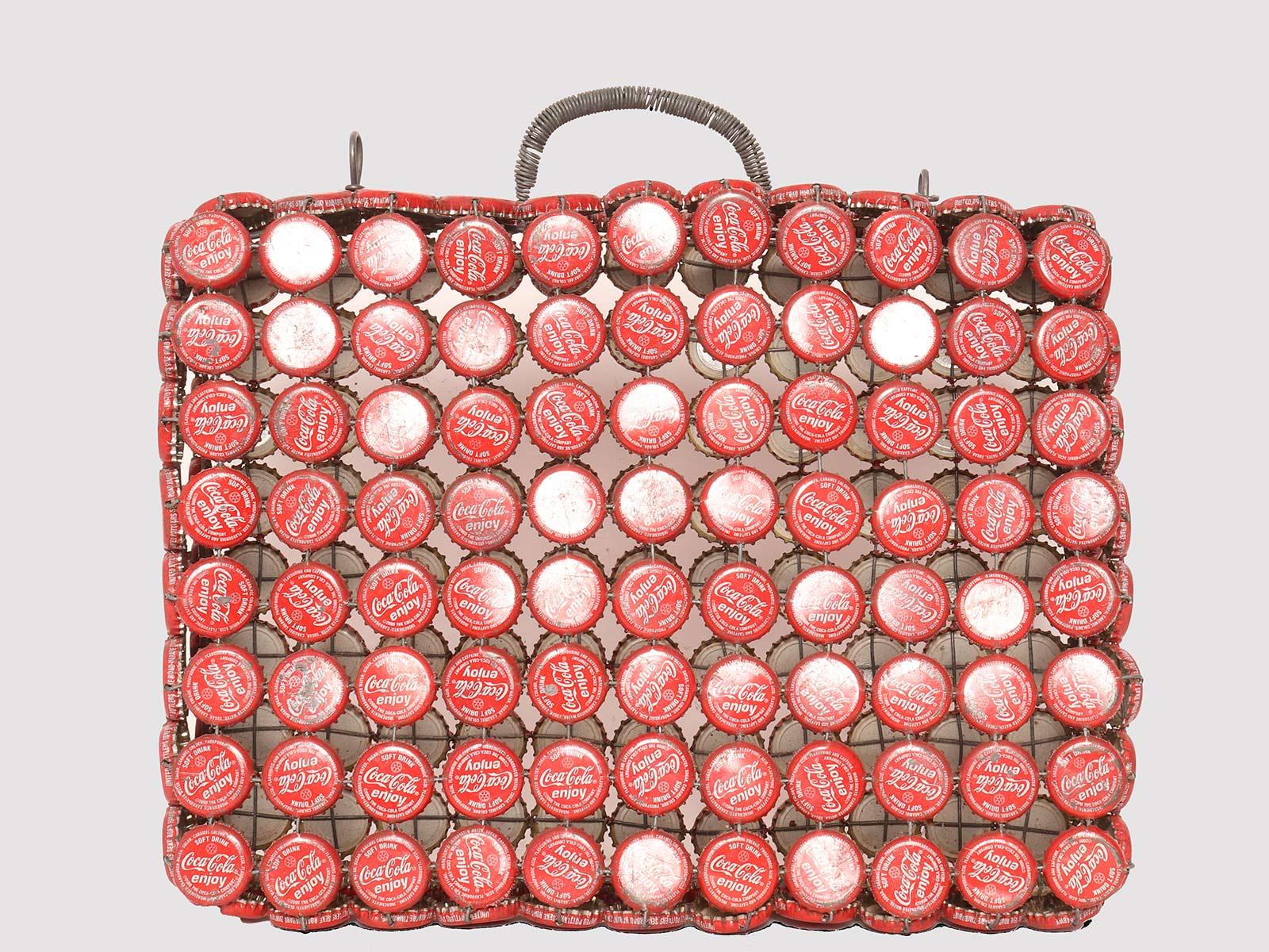Burkinabé Sac Folk Art, fabriqué à partir de capsules de Coca Cola. Burkina Faso, fin des années 80. en vente
