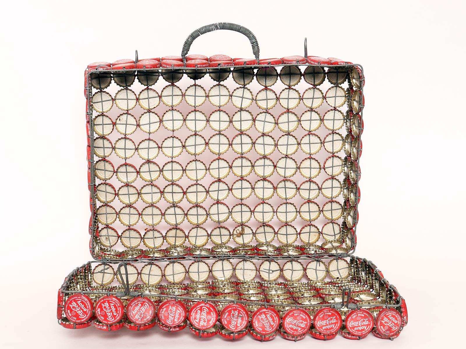 20ième siècle Sac Folk Art, fabriqué à partir de capsules de Coca Cola. Burkina Faso, fin des années 80. en vente