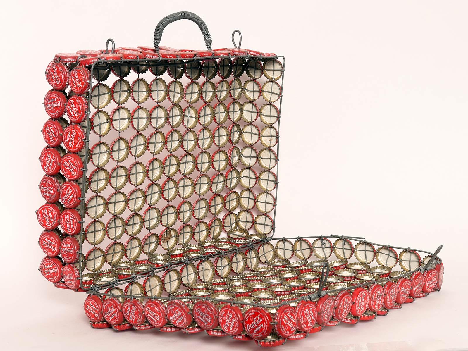 Sac Folk Art, fabriqué à partir de capsules de Coca Cola. Burkina Faso, fin des années 80. en vente 1