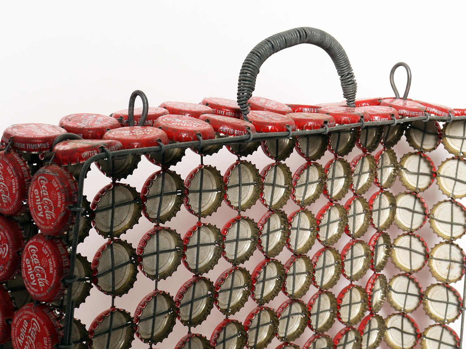 Sac Folk Art, fabriqué à partir de capsules de Coca Cola. Burkina Faso, fin des années 80. en vente 2