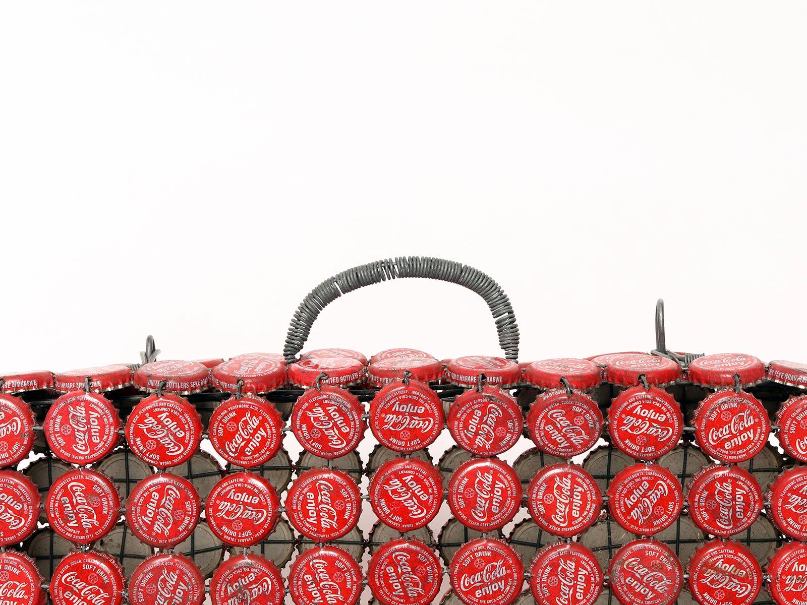 Sac Folk Art, fabriqué à partir de capsules de Coca Cola. Burkina Faso, fin des années 80. en vente 3