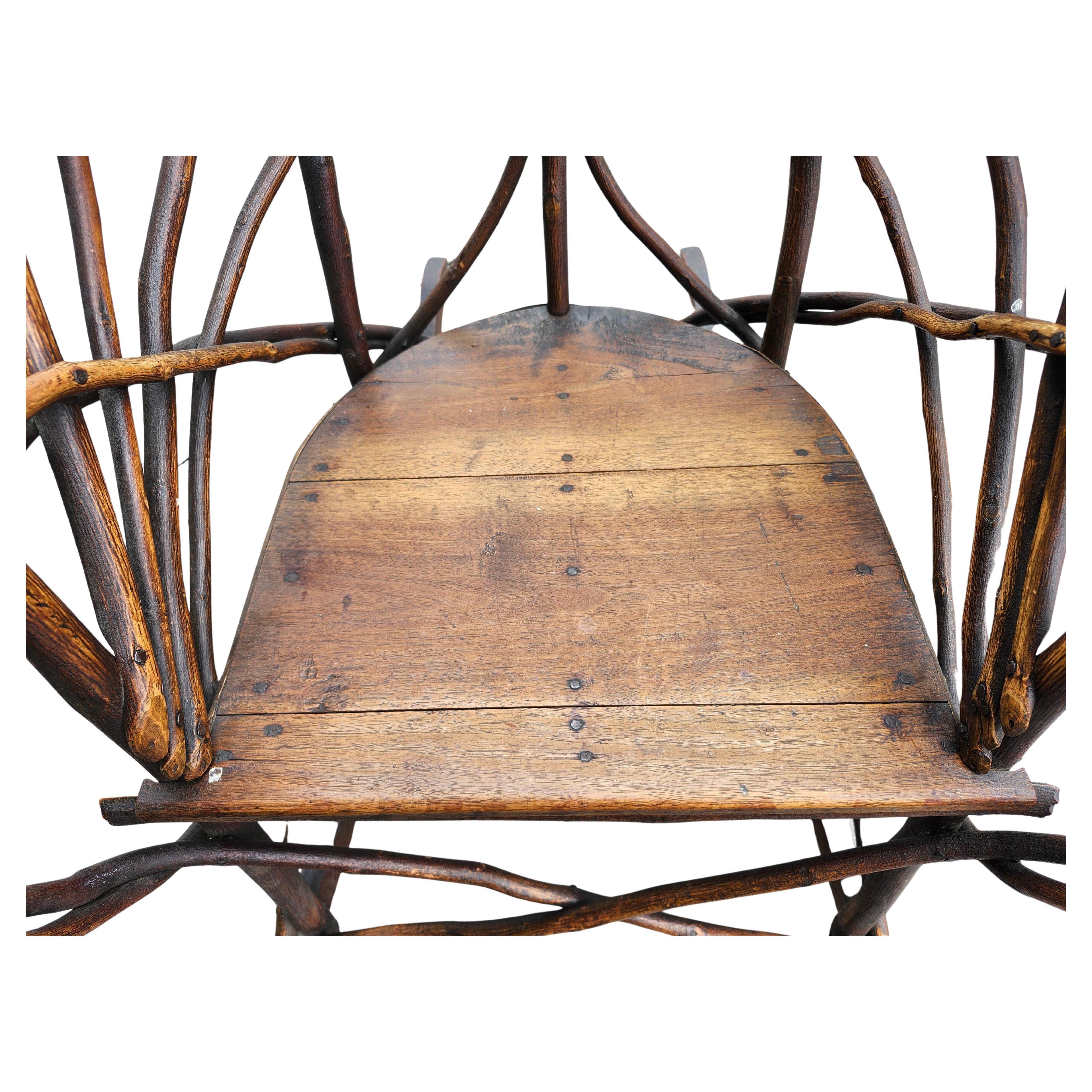 Americano Sedia a dondolo Folk Art Bent Twig Hand Crafted Adirondack Arts & Crafts C1900 in vendita