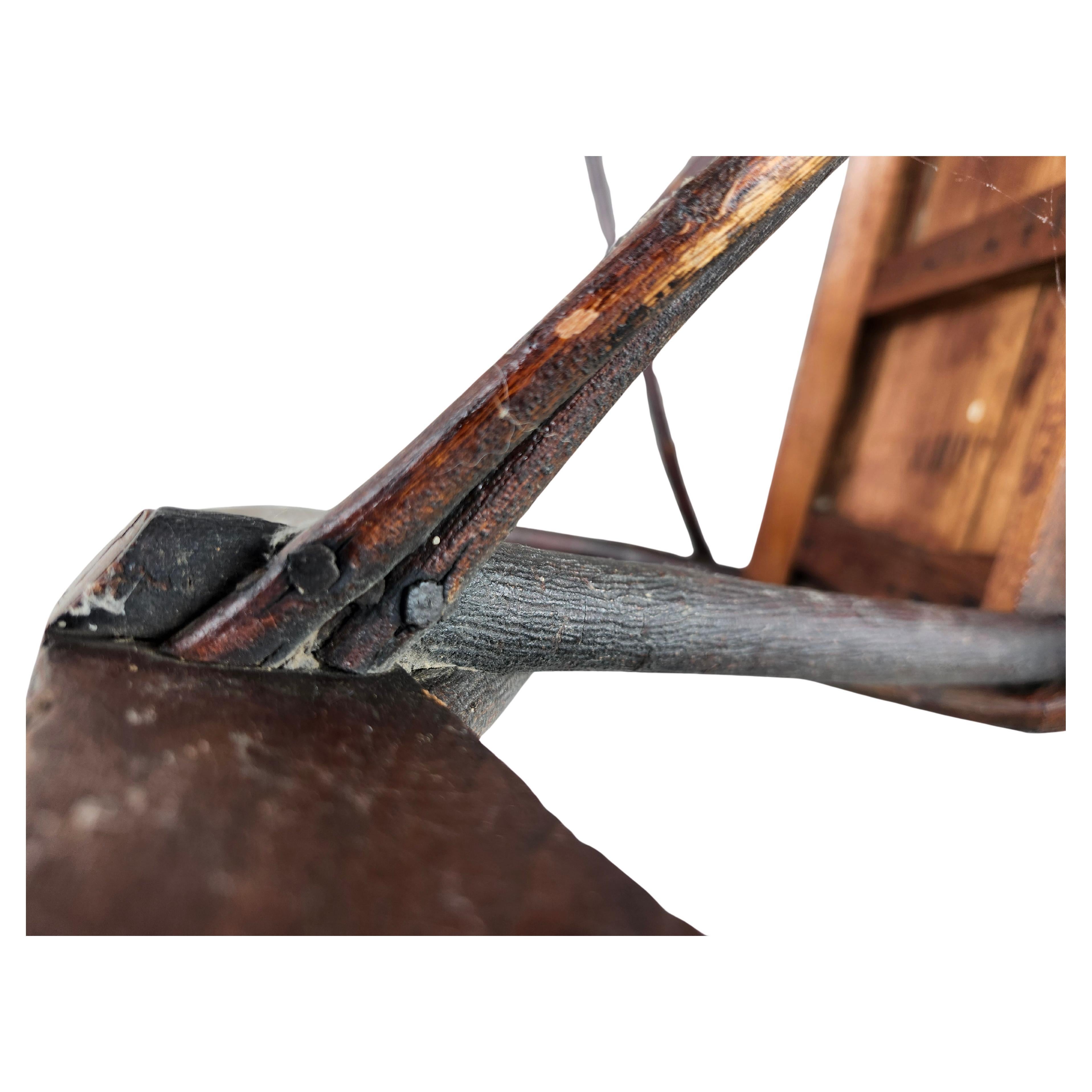 Fatto a mano Sedia a dondolo Folk Art Bent Twig Hand Crafted Adirondack Arts & Crafts C1900 in vendita