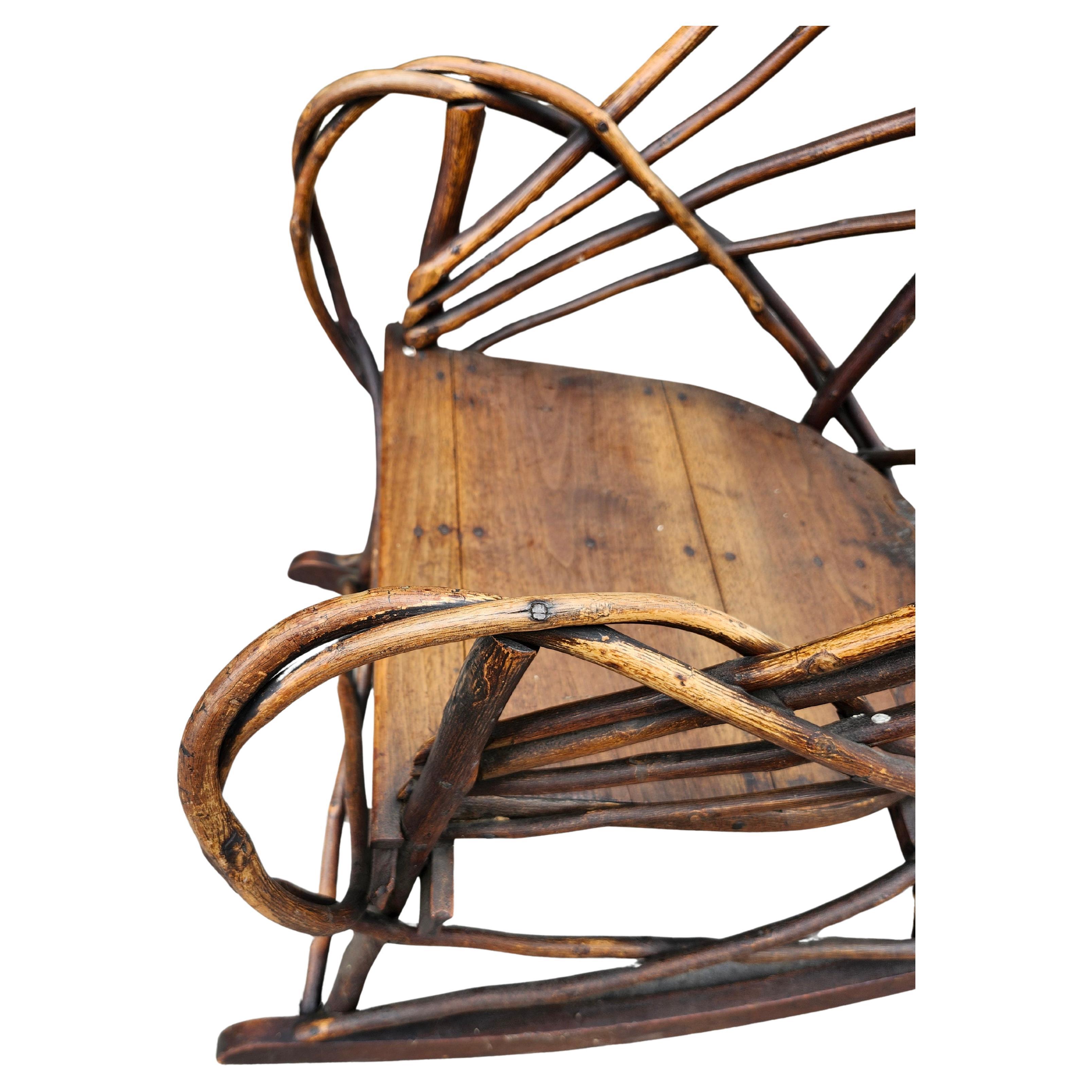 Sedia a dondolo Folk Art Bent Twig Hand Crafted Adirondack Arts & Crafts C1900 in vendita 1