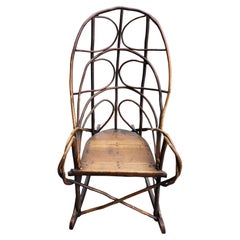 Chaise à bascule Adirondack Arts & Crafts fabriquée à la main avec des brindilles pliées artisanale, C1900