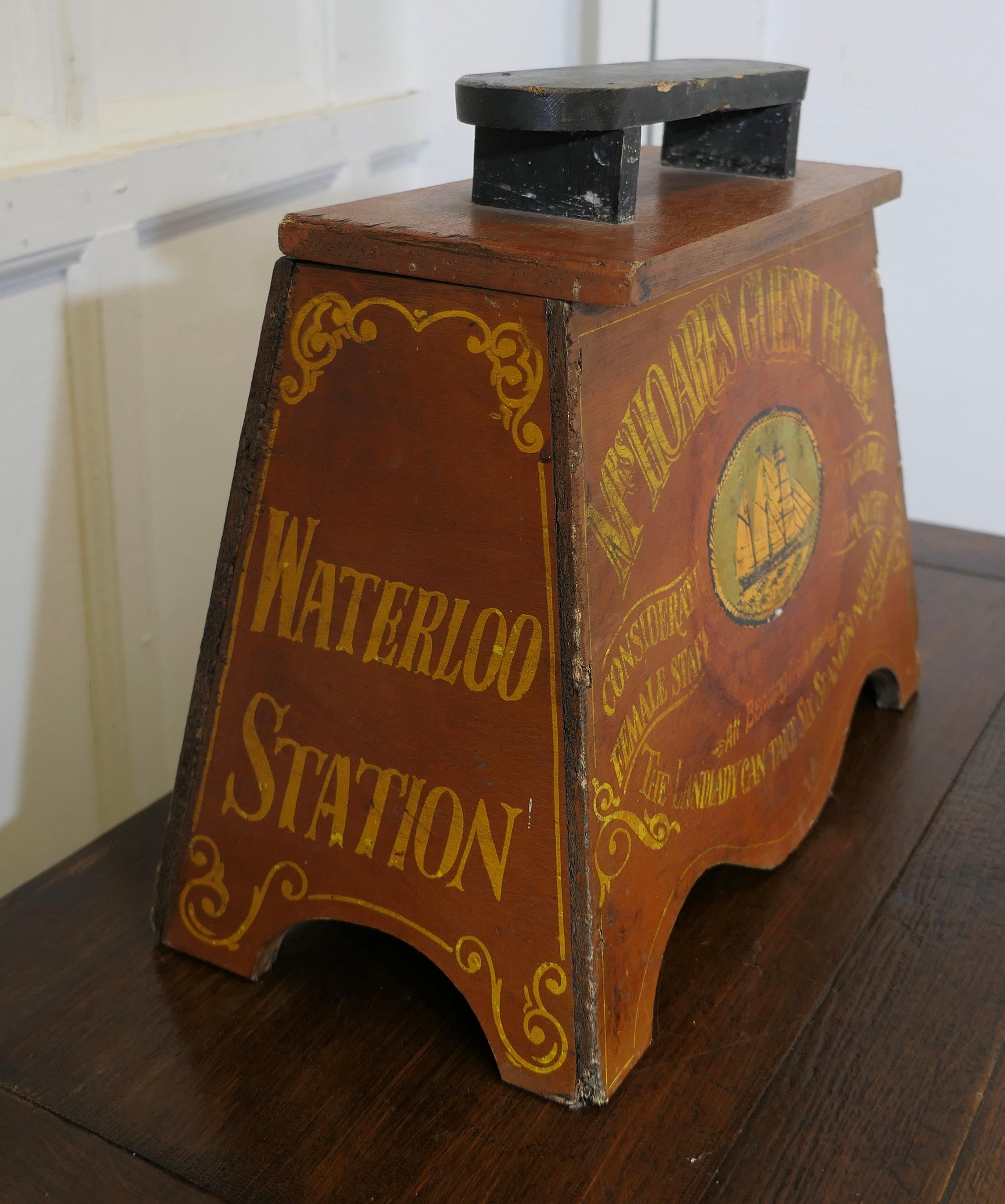 Folk Art Boot and Shoe Cleaning Box with Foot Shaped Shoe Rest    In Good Condition For Sale In Chillerton, Isle of Wight