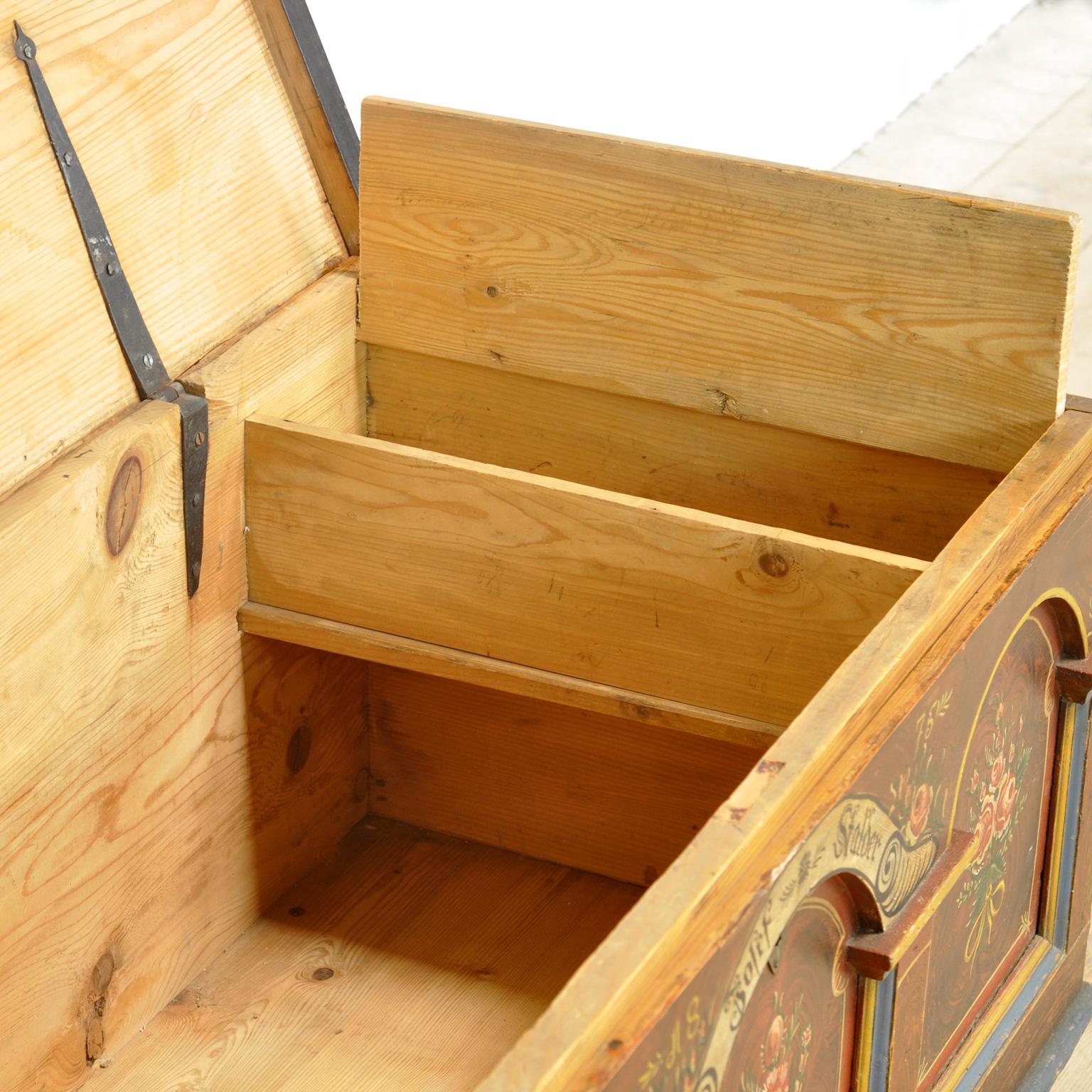 Folk-Art Bridal Chest, anno 1875 Bon état - En vente à Amsterdam, Noord Holland