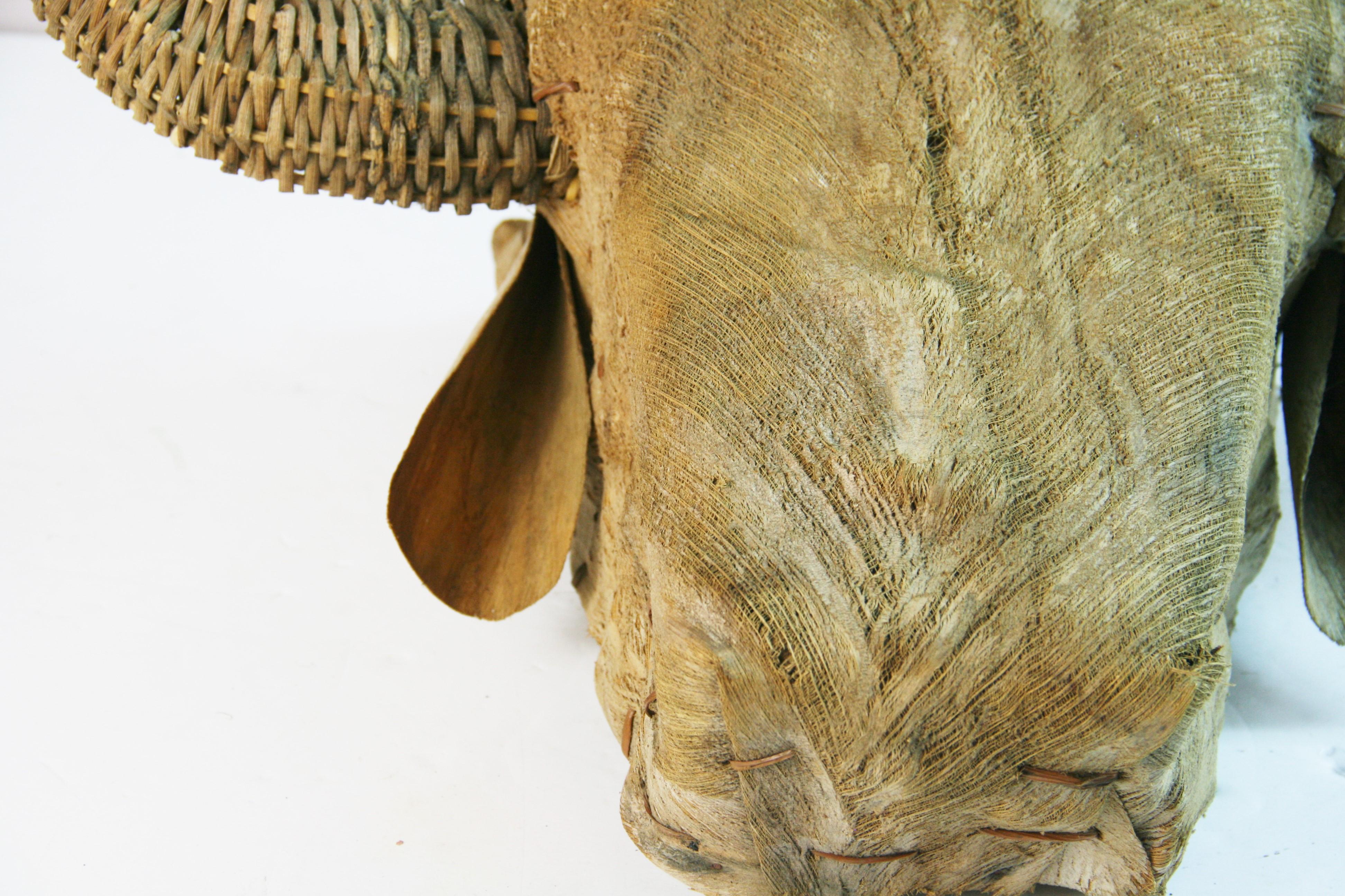 Sculpture de taureau d'art populaire en vente 6