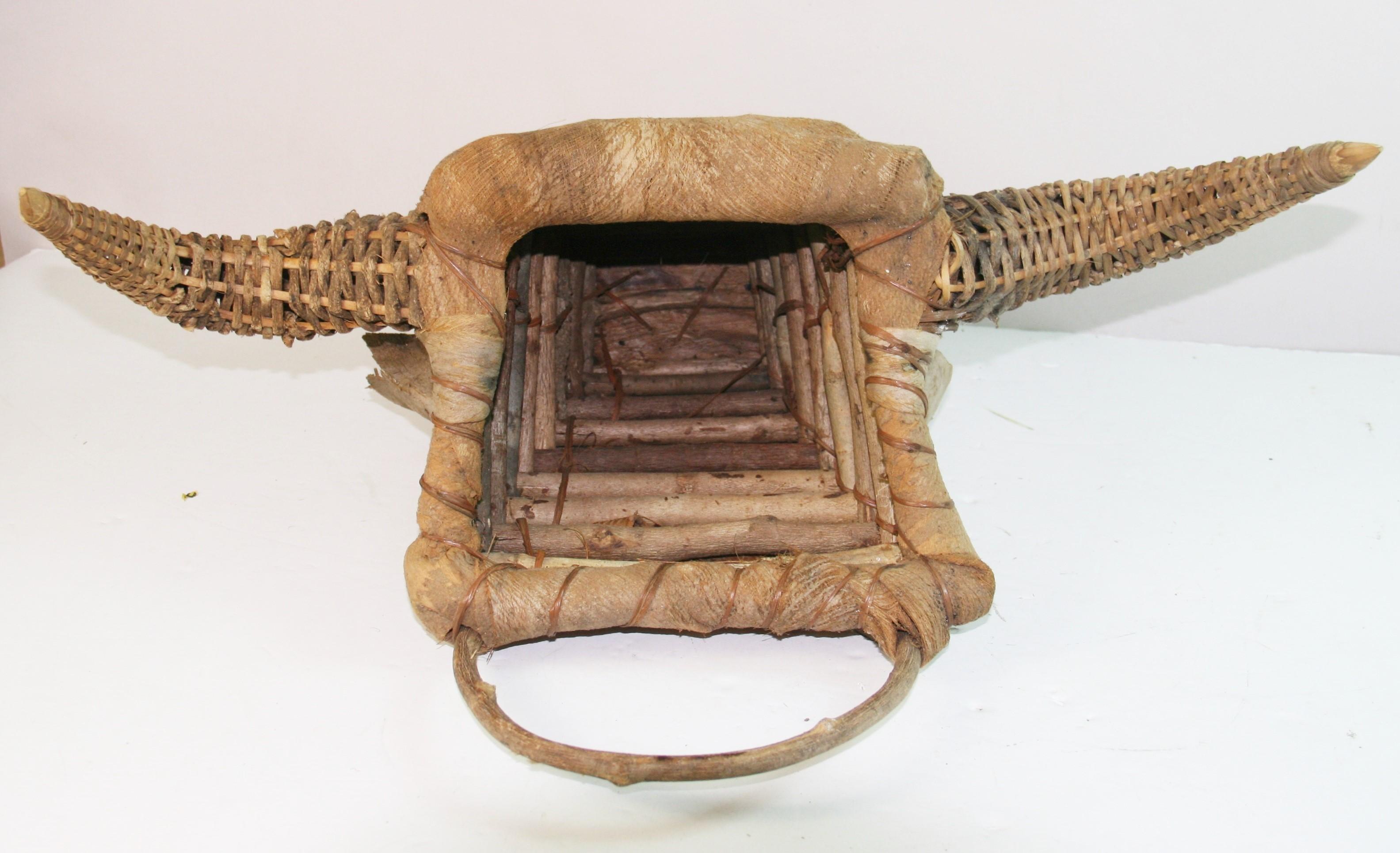 Sculpture de taureau d'art populaire en vente 7