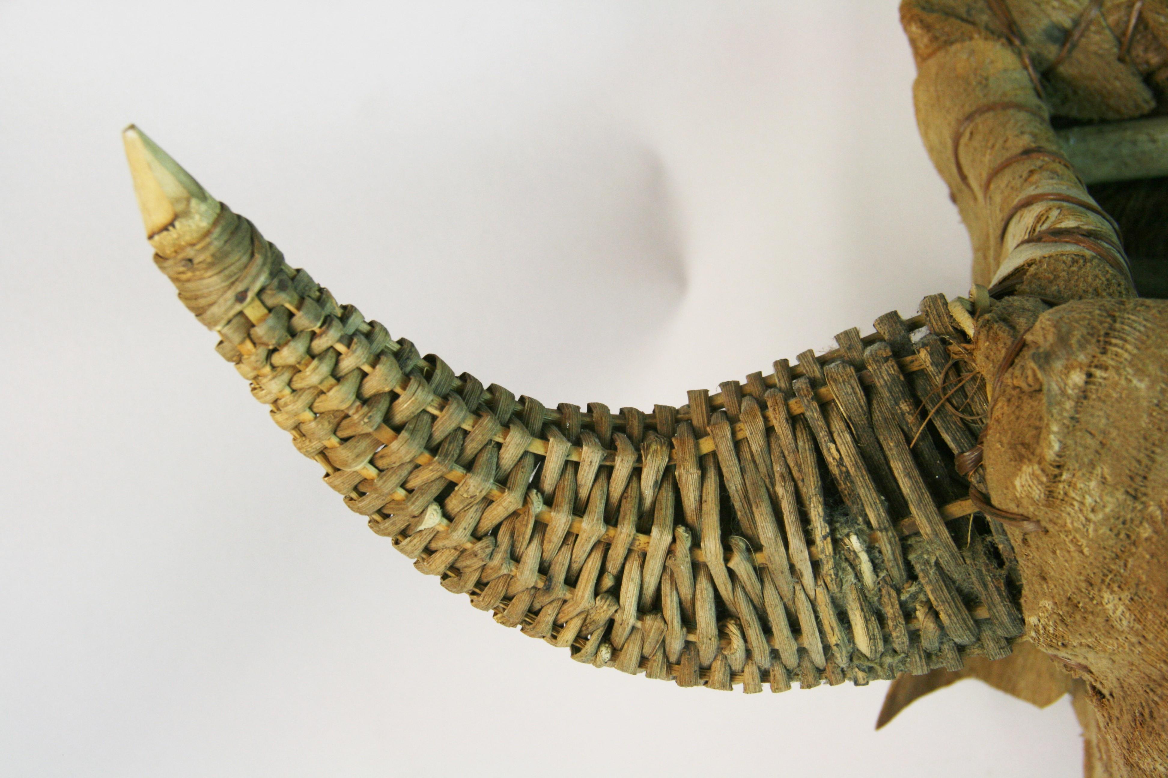 Sculpture de taureau d'art populaire en vente 2