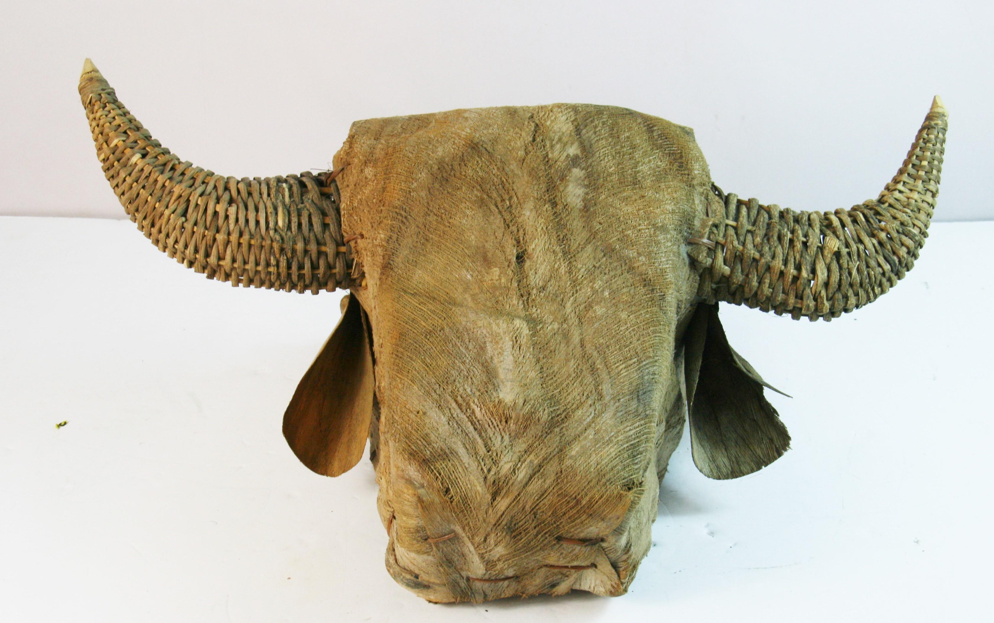 Sculpture de taureau d'art populaire en vente 3